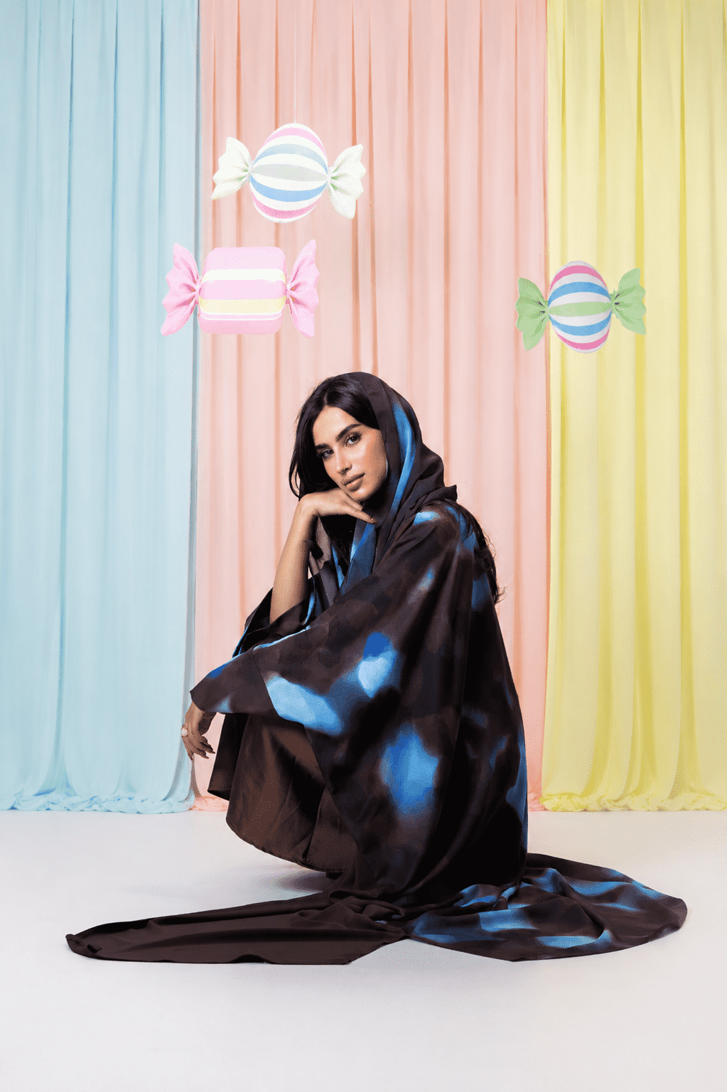 MWT1204 - عباية بتدخيلة مطبوعة من الخلف | Abaya with Printed Back