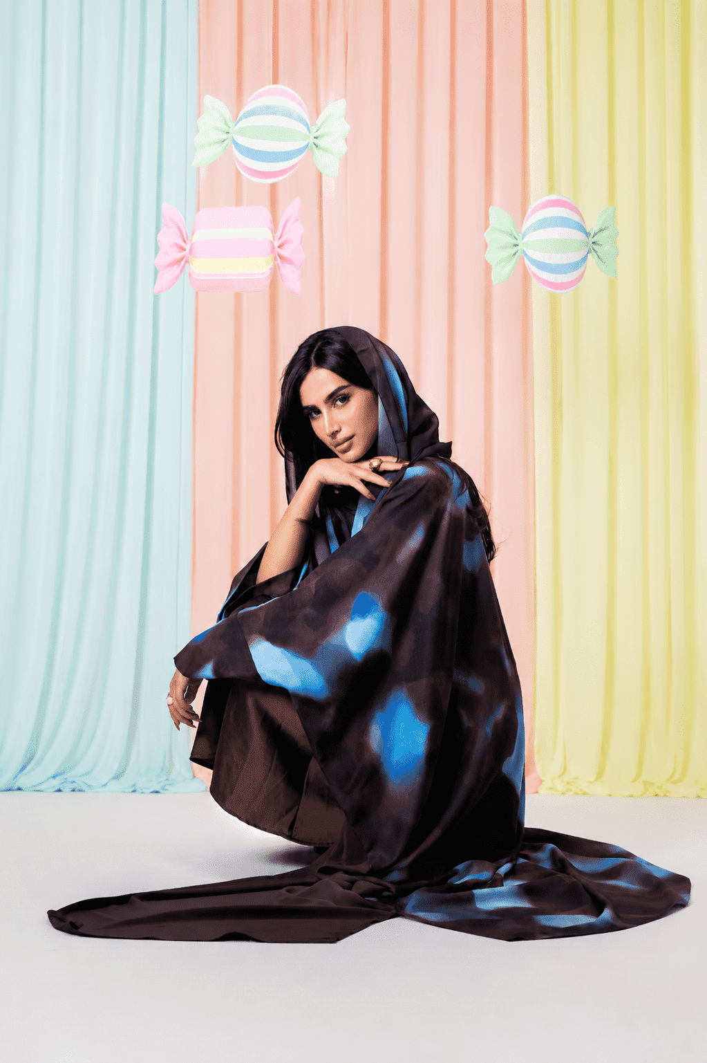 MWT1204 - عباية بتدخيلة مطبوعة من الخلف | Abaya with Printed Back