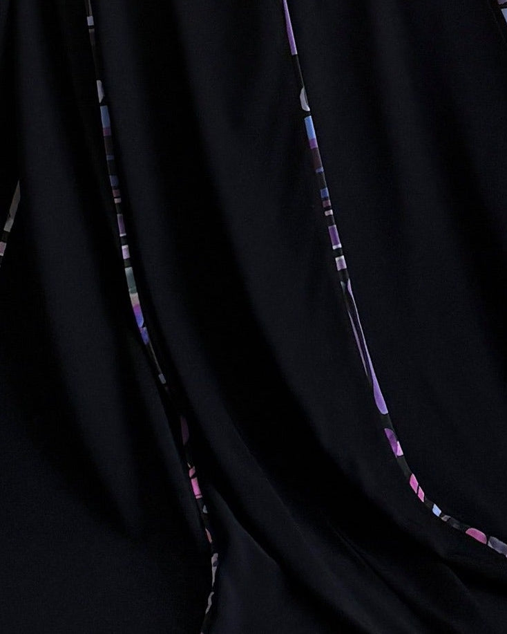 MWT1271 - عباية سوداء بتدخيلة قيطان