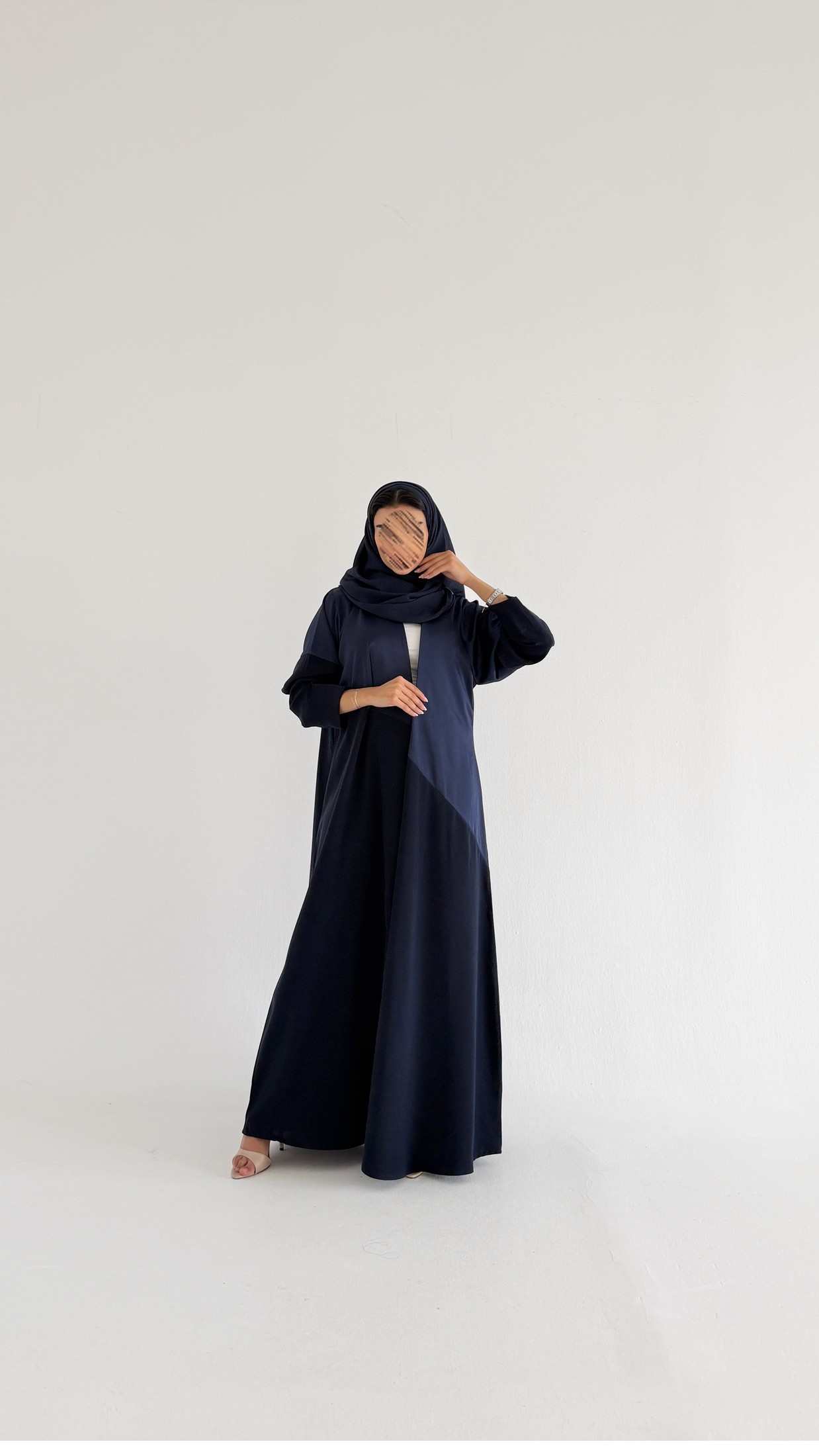 MWT1165 - عباية كريب بتدخيلة ساتان - Aya