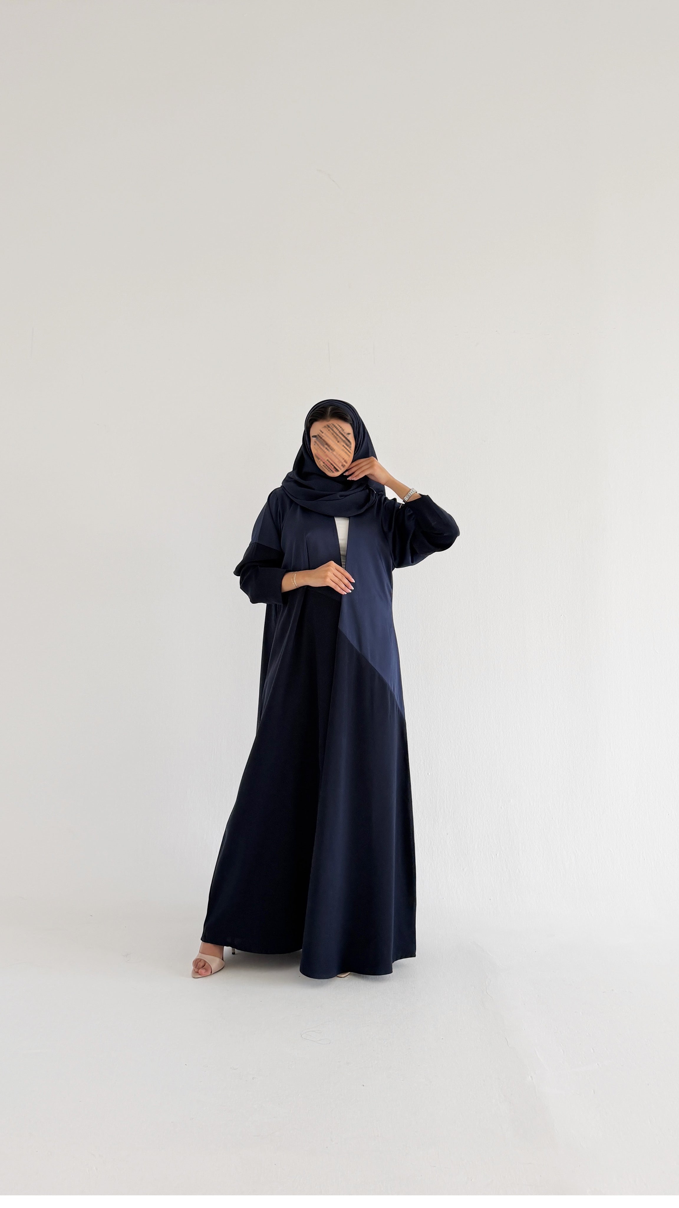 MWT1165 -  عباية كريب بتدخيلة ساتان - Aya
