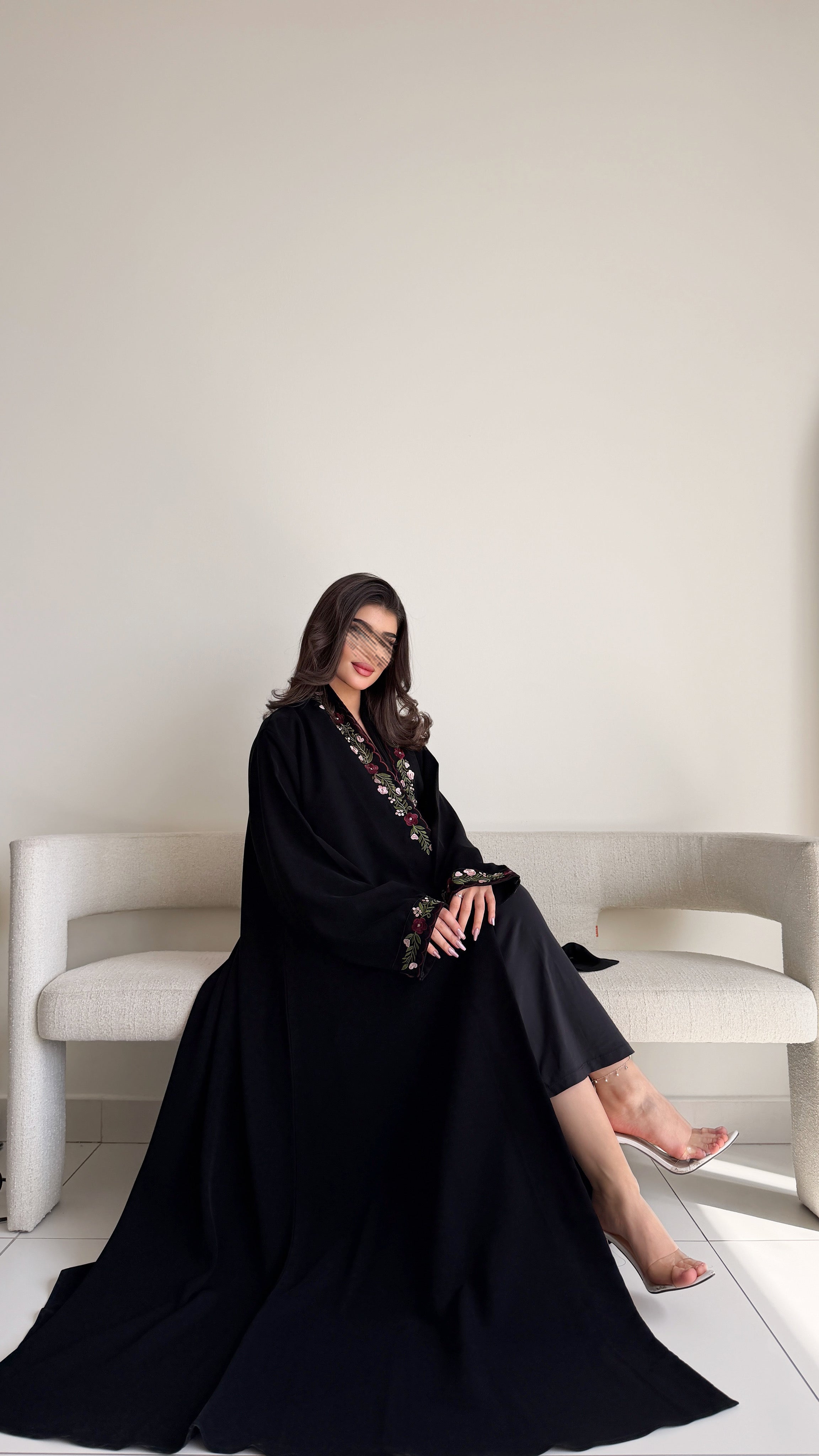 MW2099 - عبايه كريب مع اضافة تطريز انيقة - Aya