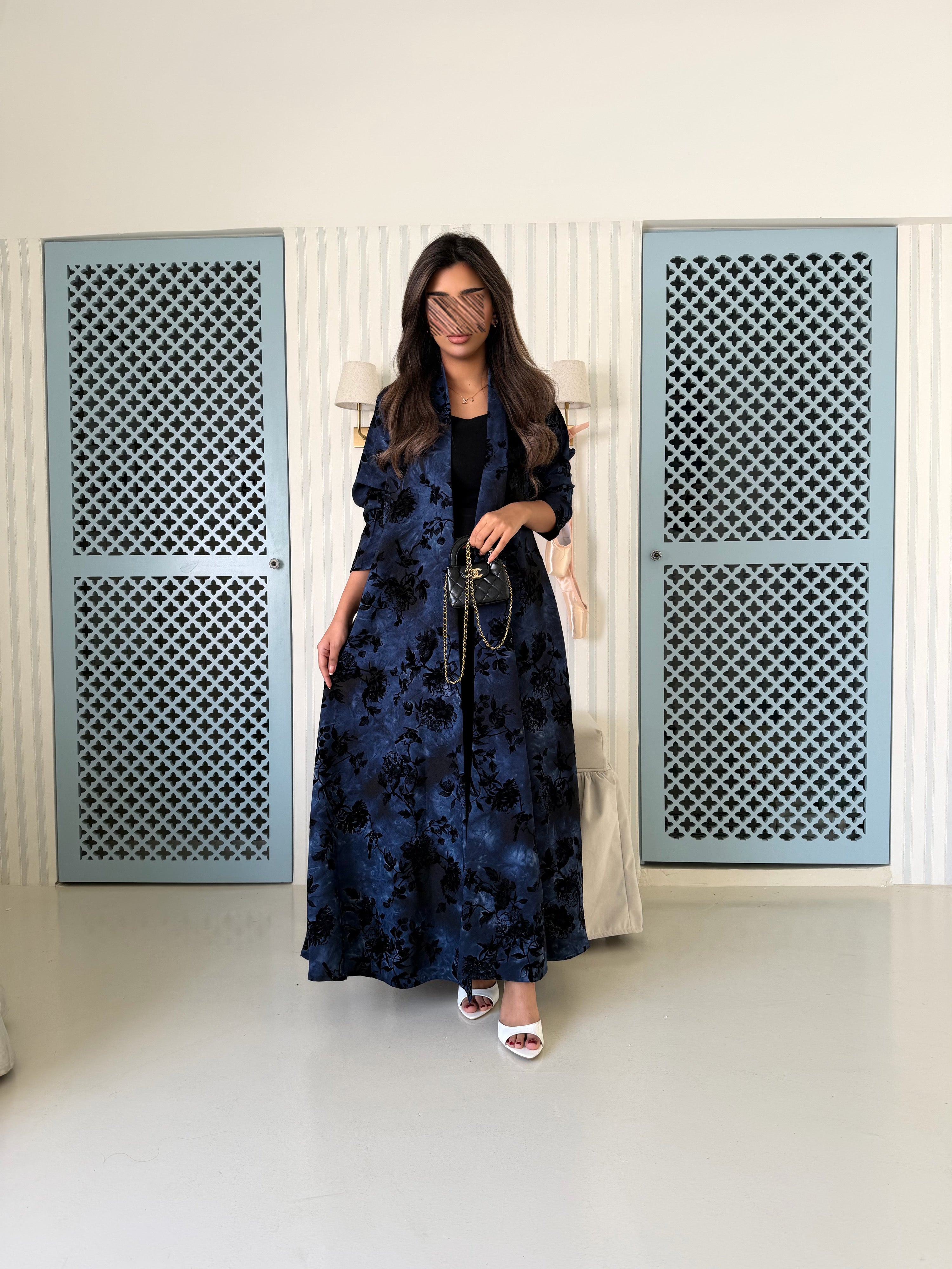 MWT5005 - عبايه كحلي طباعة كريب قصة نص كلوش - Aya