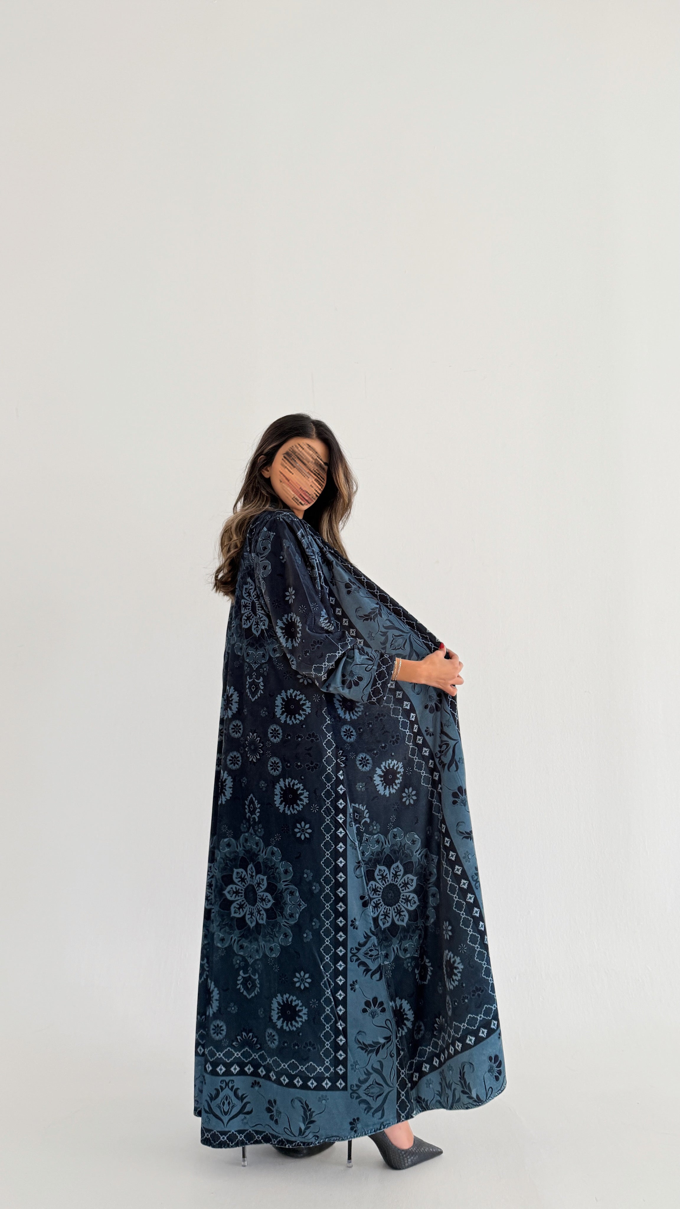 MWT745 - عباية مخمل برينت