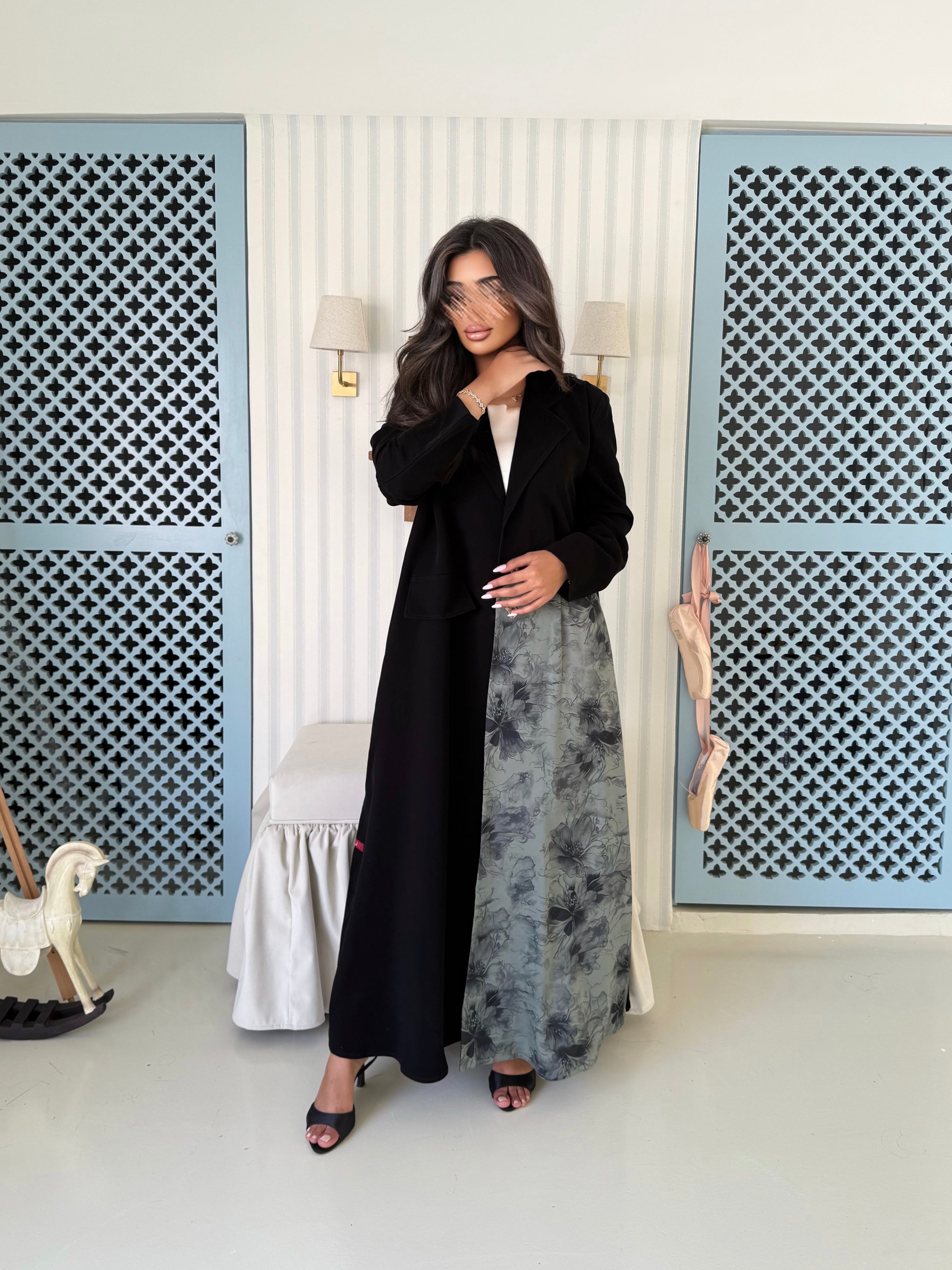 MW645 - Light Crepe Standing with Jacquard Half-Cloche