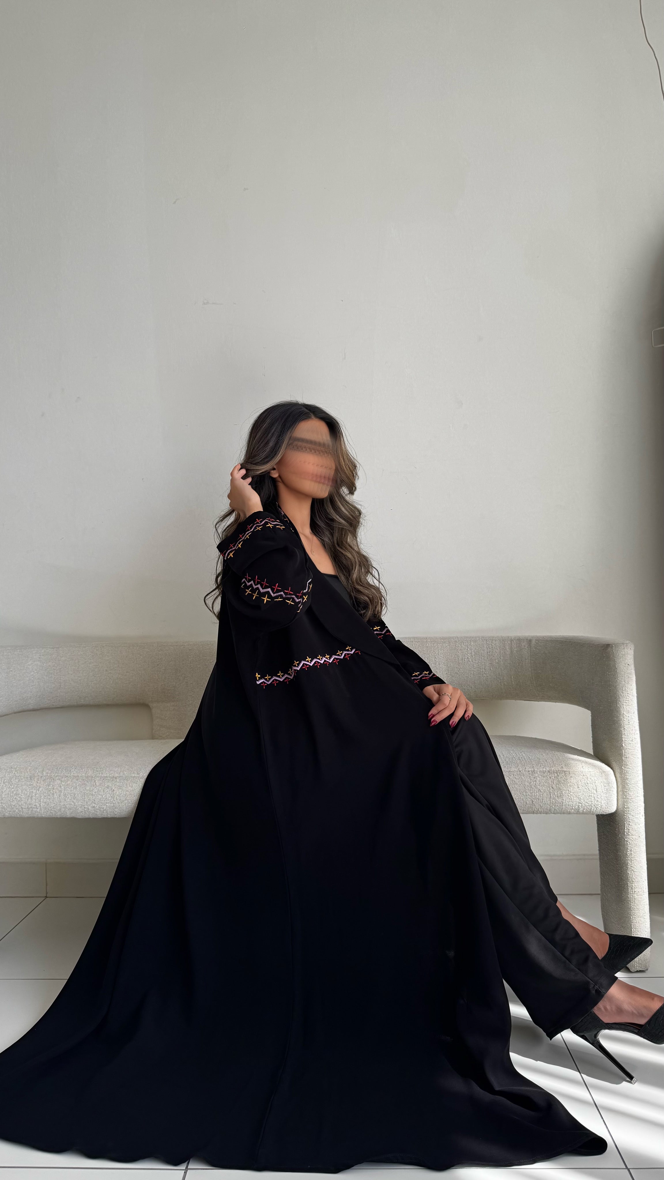 MW1750 - عباية كريب مع اضافة تطريز يدوي - Aya