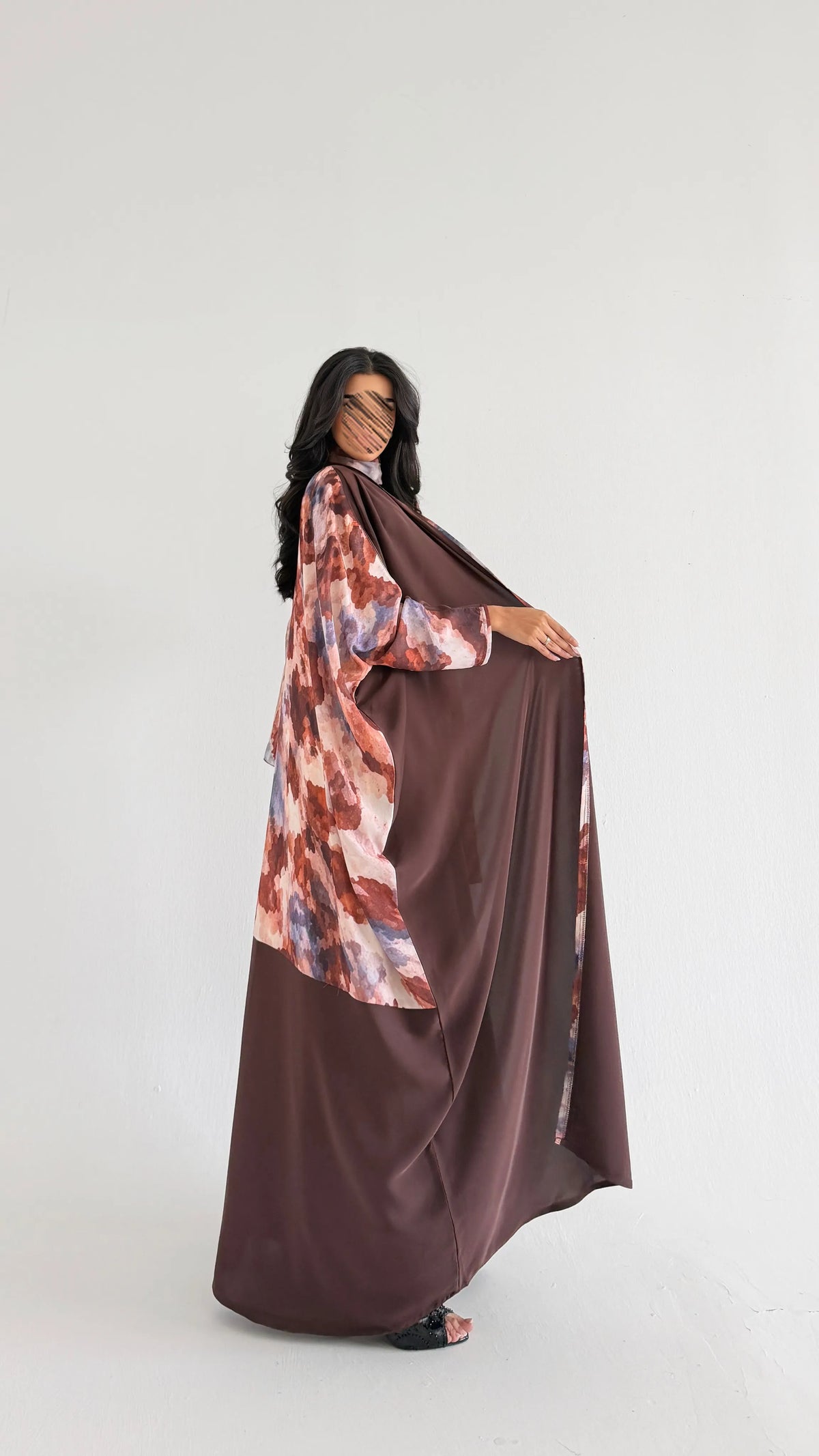 MWT2157 - عباية كريب بني مع تدخيله طباعة - Aya