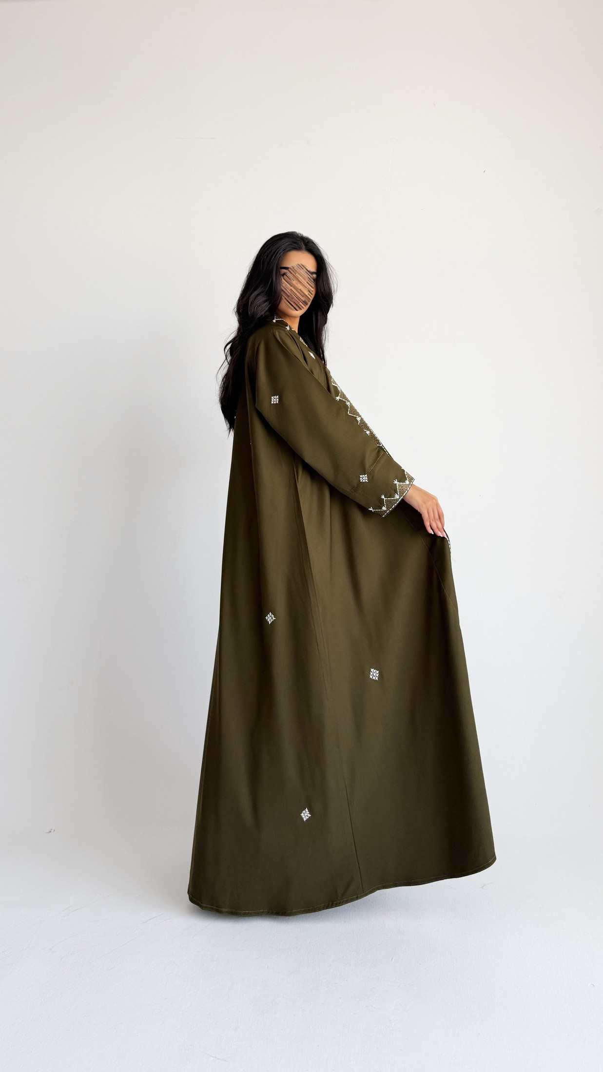 MWT4261 -  عباية كتان بتطريز أبيض - Aya