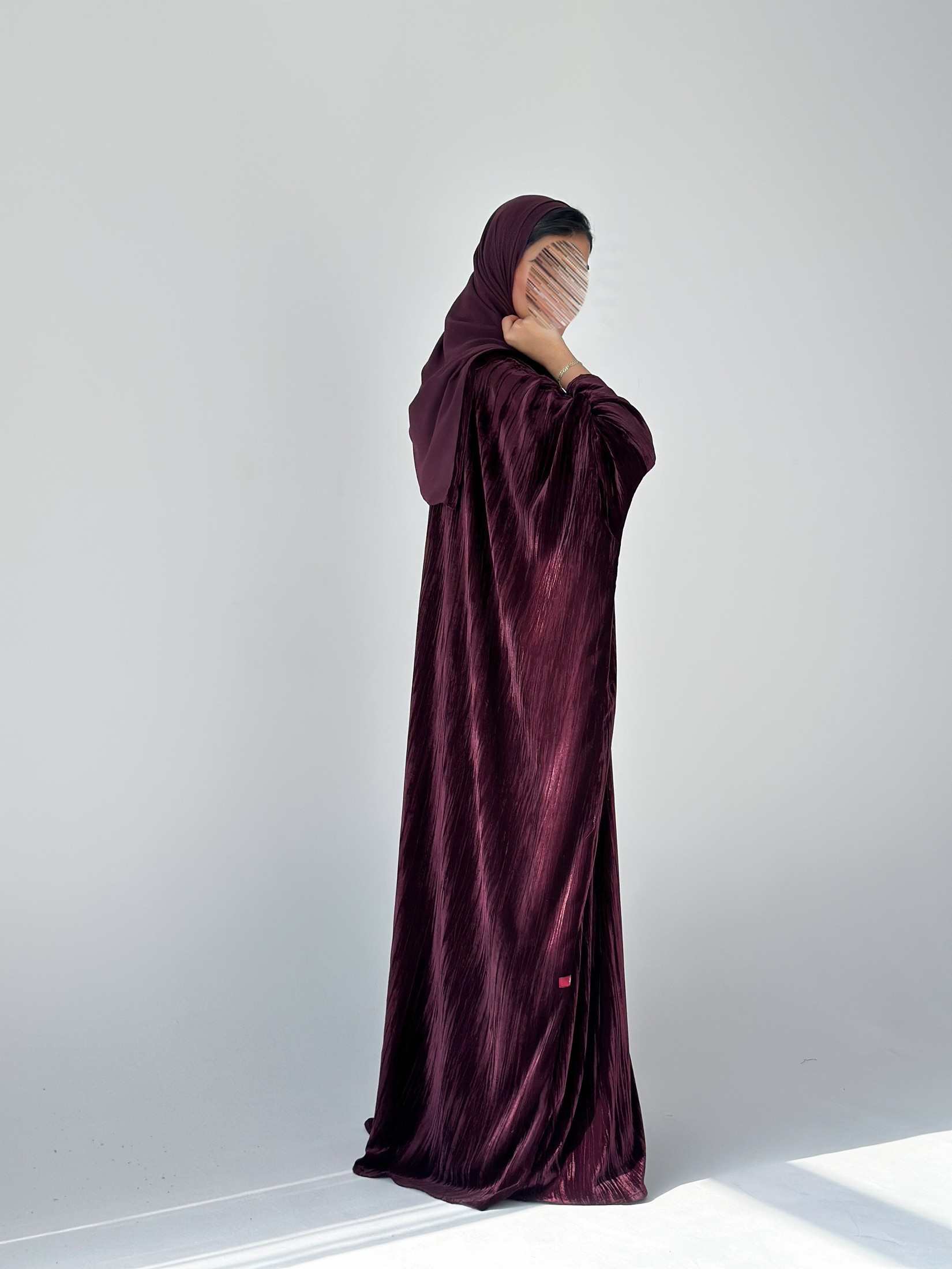 MW1890 - عباية مخمل مع فستان كريب - Aya