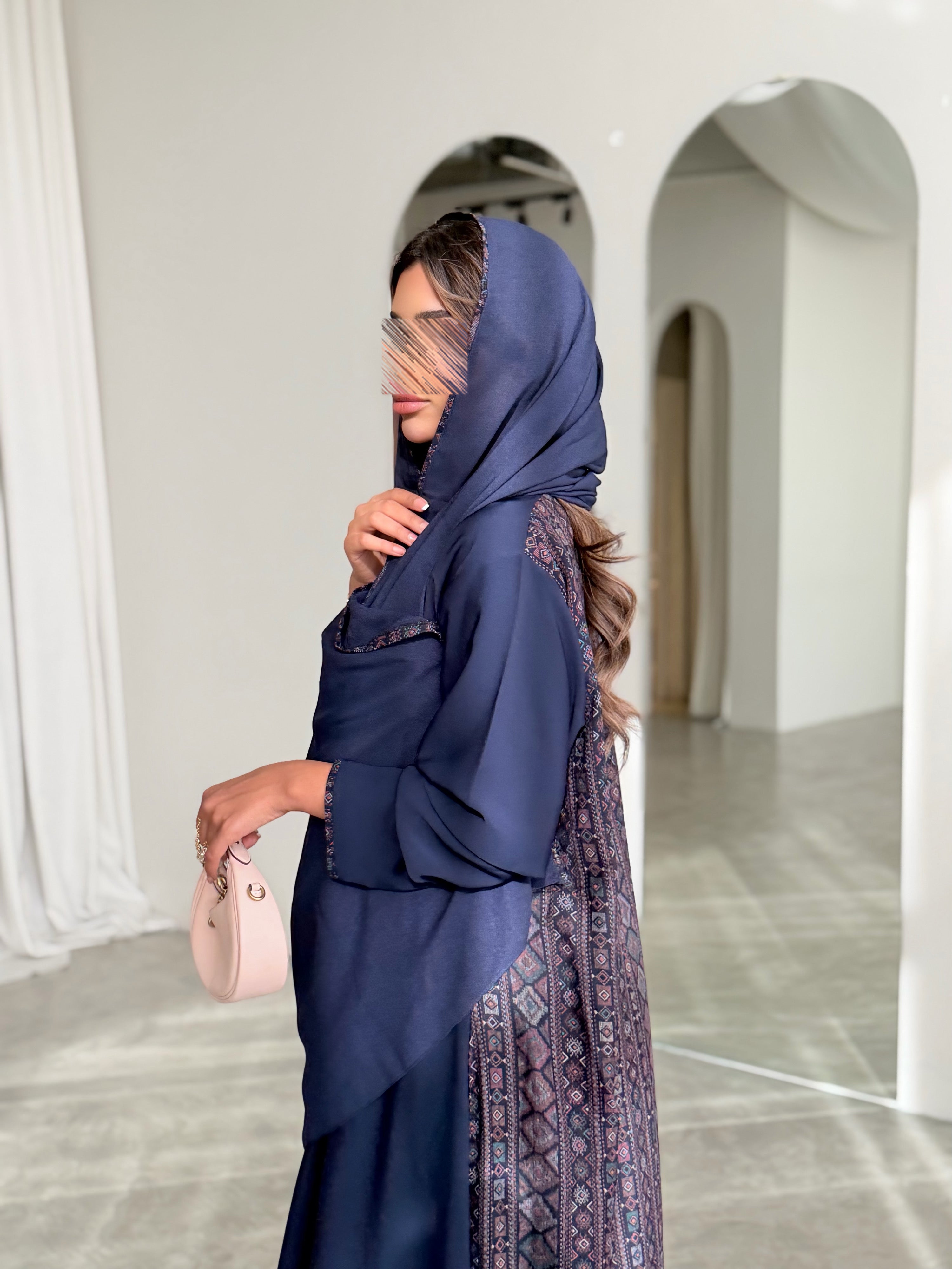 MWT788 - عباية كريب مع تدخيلة كشميري - Aya