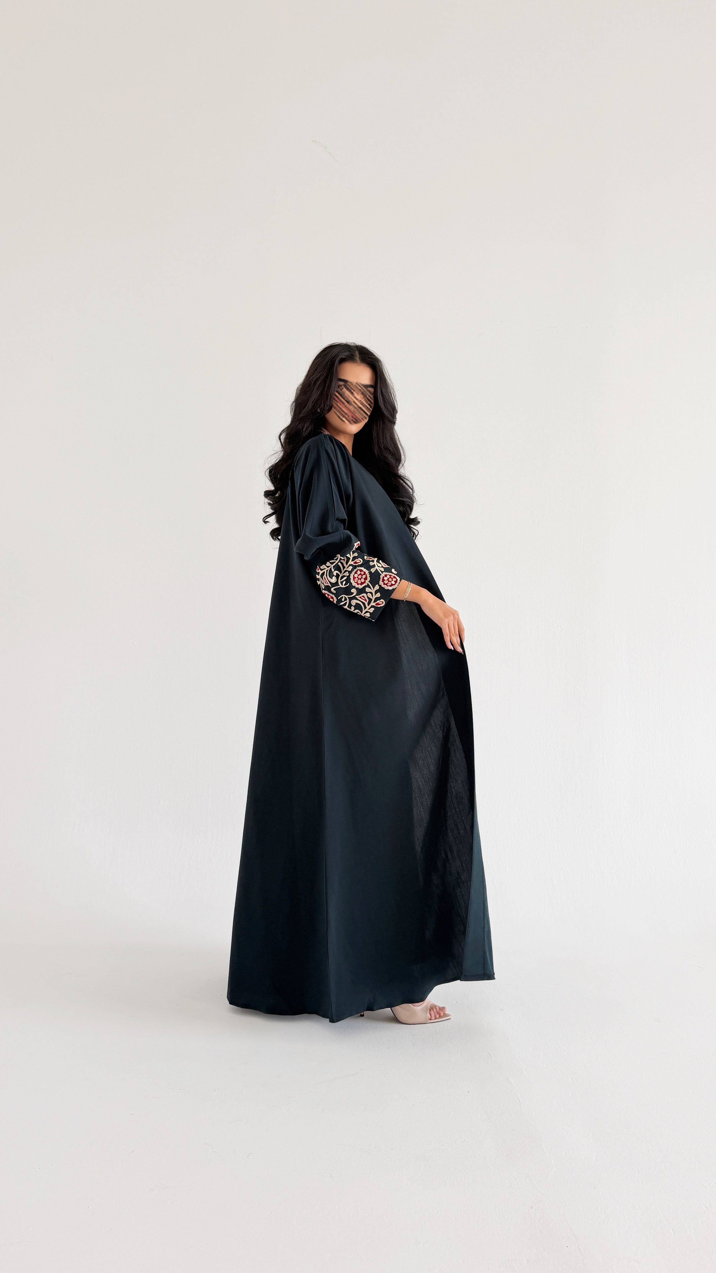 MWT1106 - عباية زيتي بتطريز بالاكمام - Aya