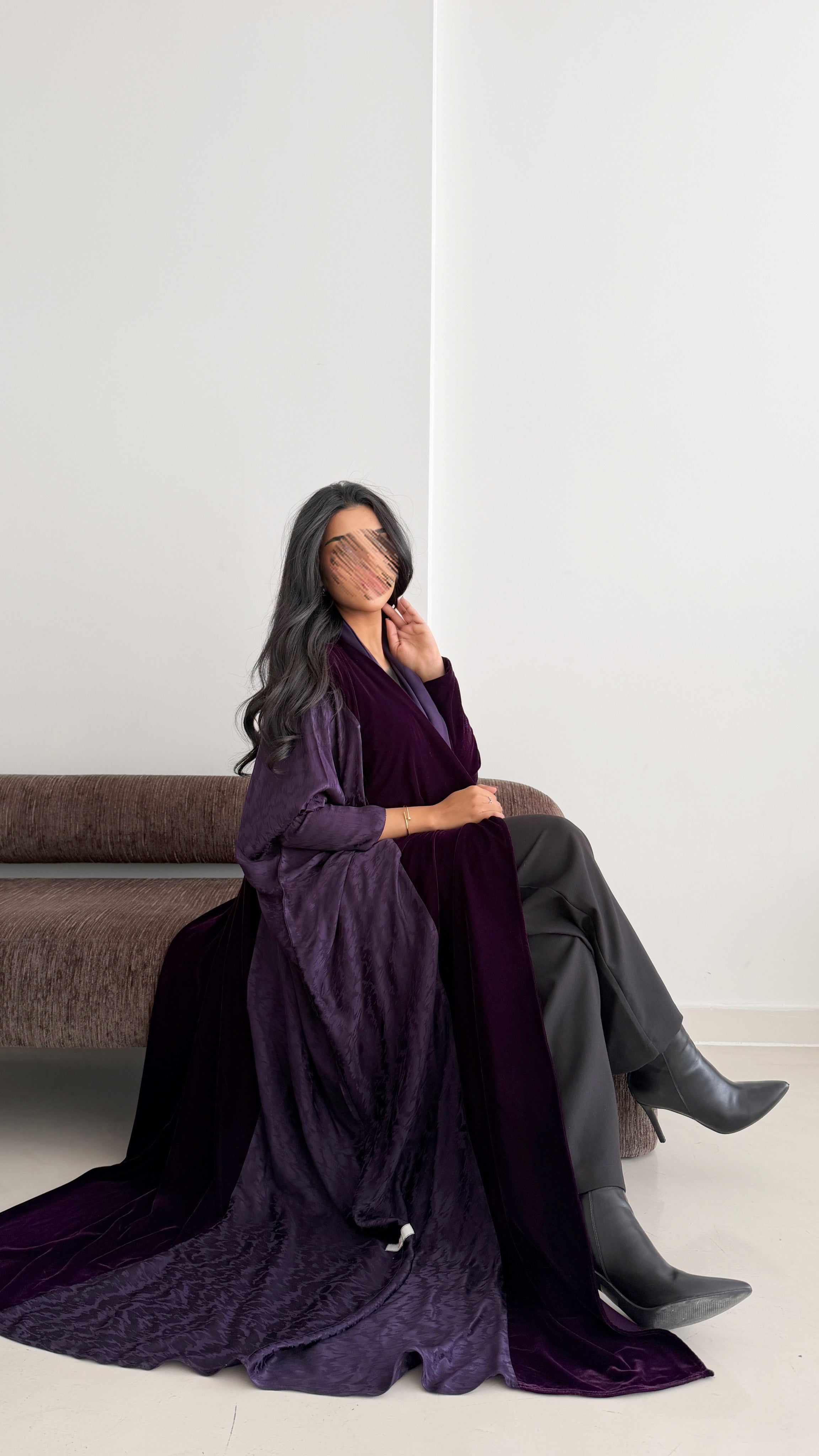 MWT761 - عباية مخمل مع جاكار حرير - Aya