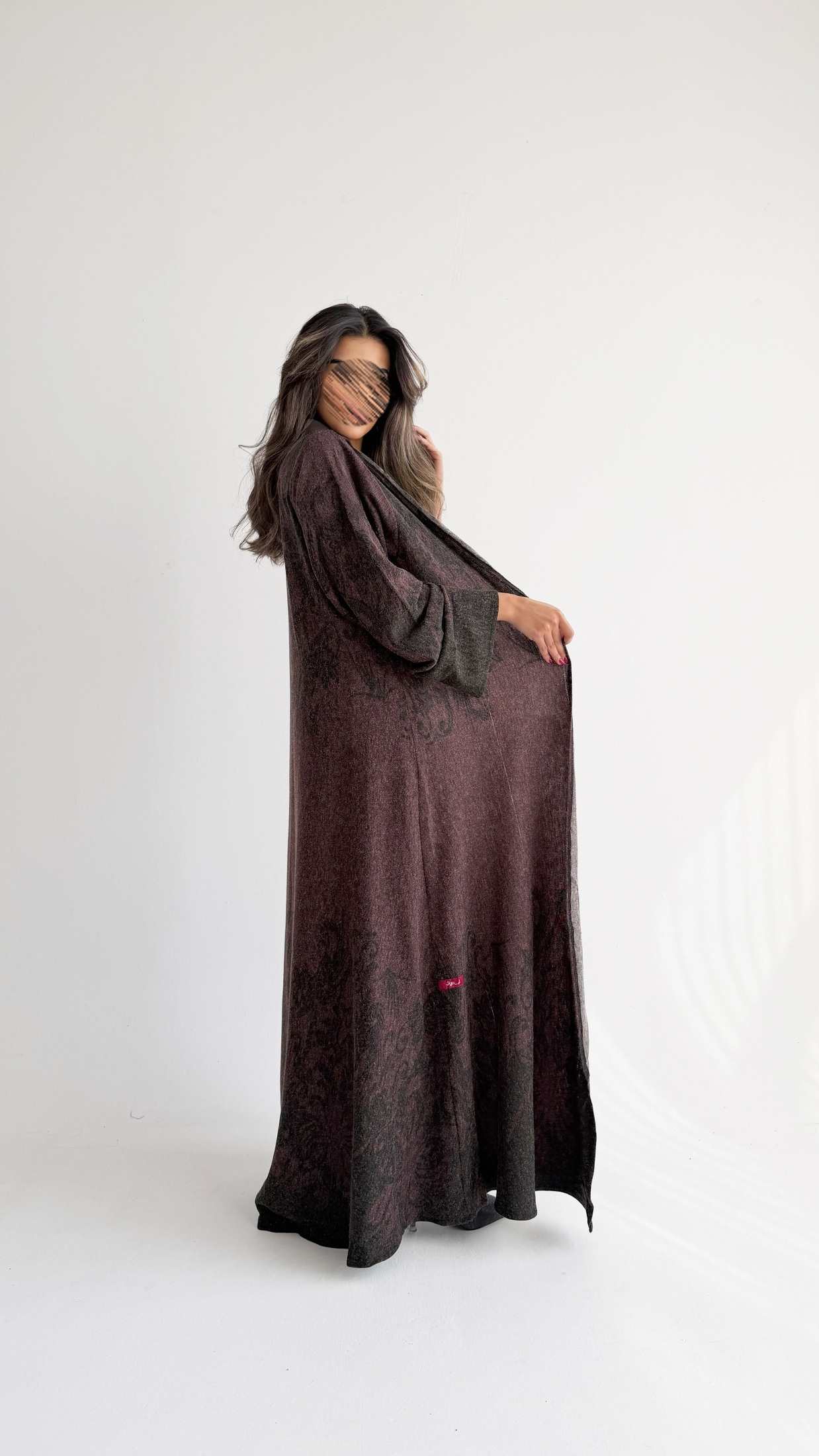 MW1855 - عباية مخمل كاملة طباعة برسمات راقية ودافئي - Aya