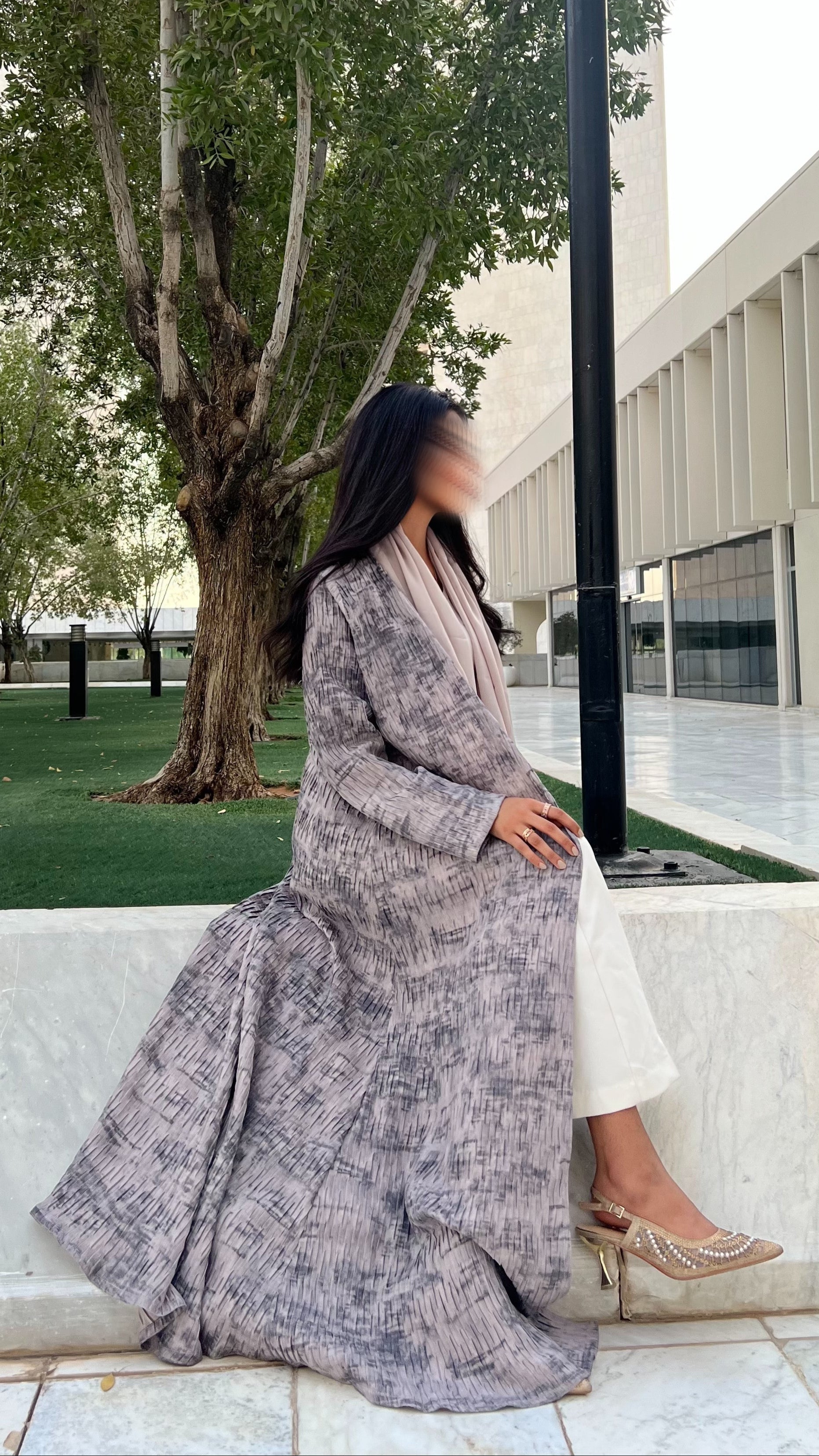 MW1608 - عباية كريب مكسر رمادي مدموج بأسود - Aya