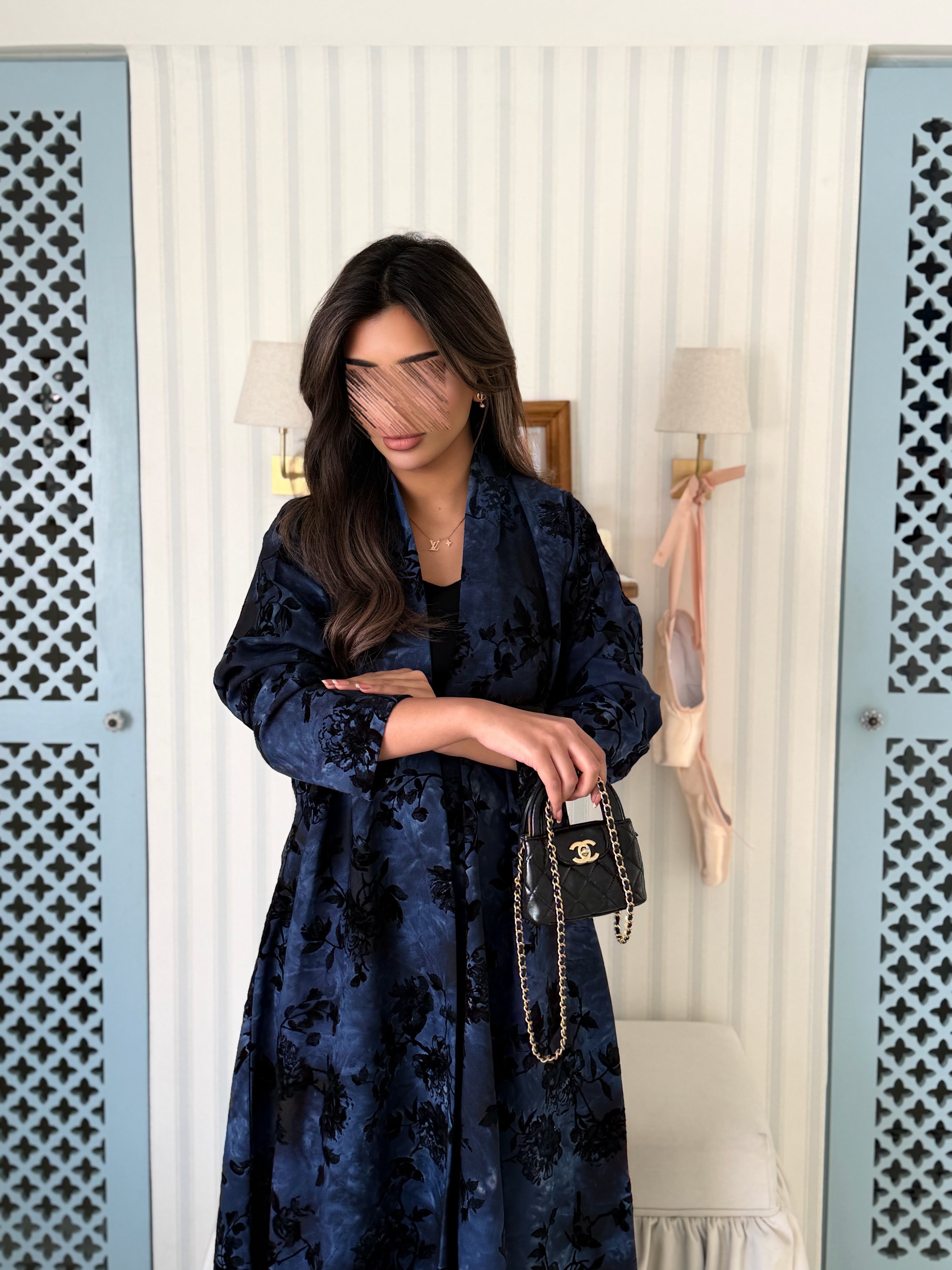 MWT5005 - عبايه كحلي طباعة كريب قصة نص كلوش - Aya