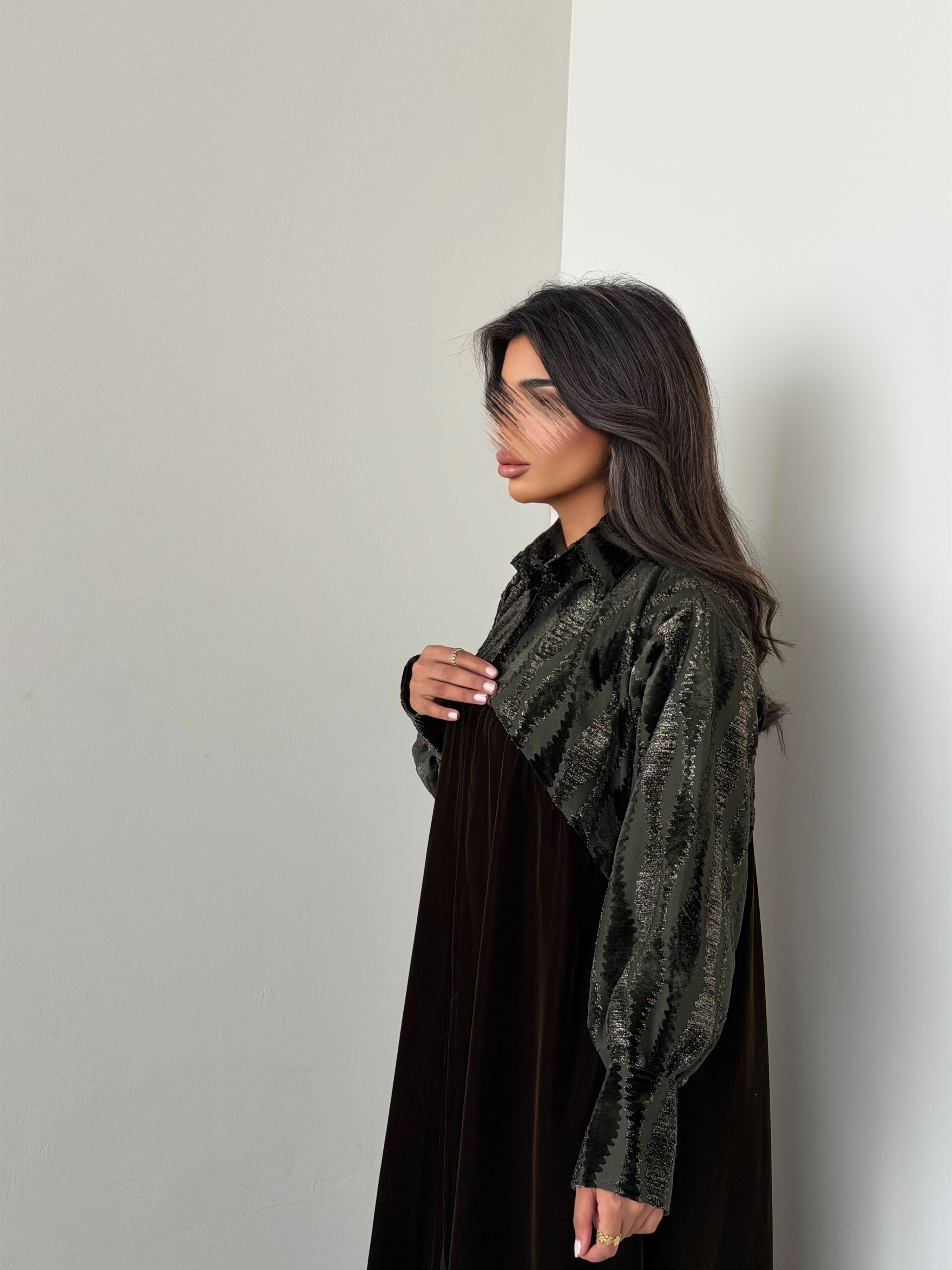 MW645 - Light Crepe Standing with Jacquard Half-Cloche