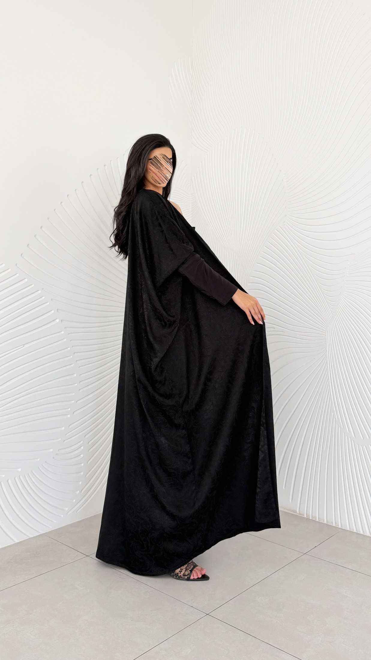 MWT5129 - عبايه اسود كريب خفيف طايح مشجر مع أكمام ستريتش - Aya