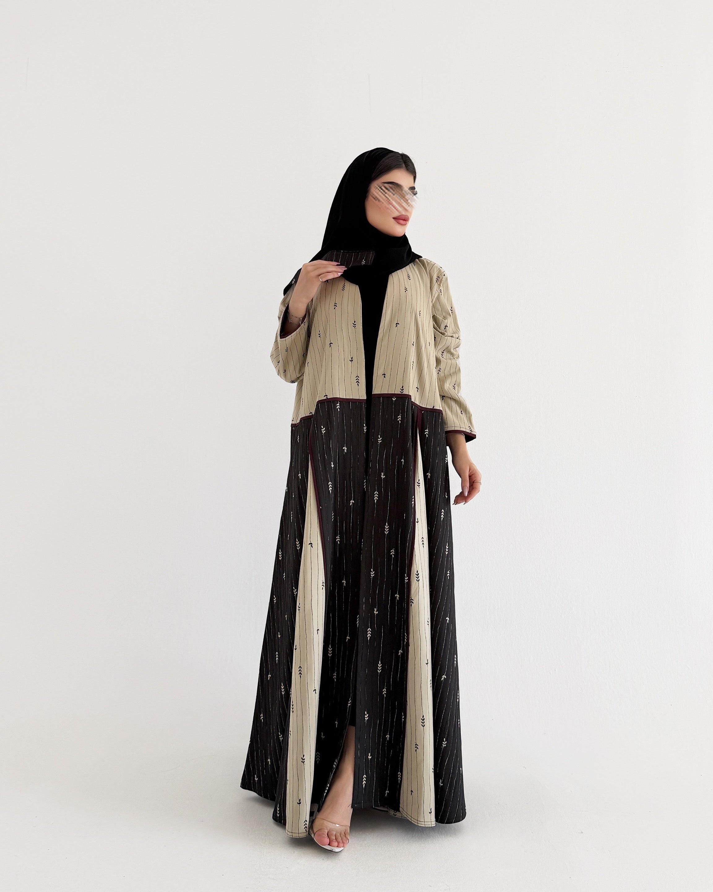 MW2093 - عباية كريب  أنيقة بقصّة نص كلوش عصرية. - Aya