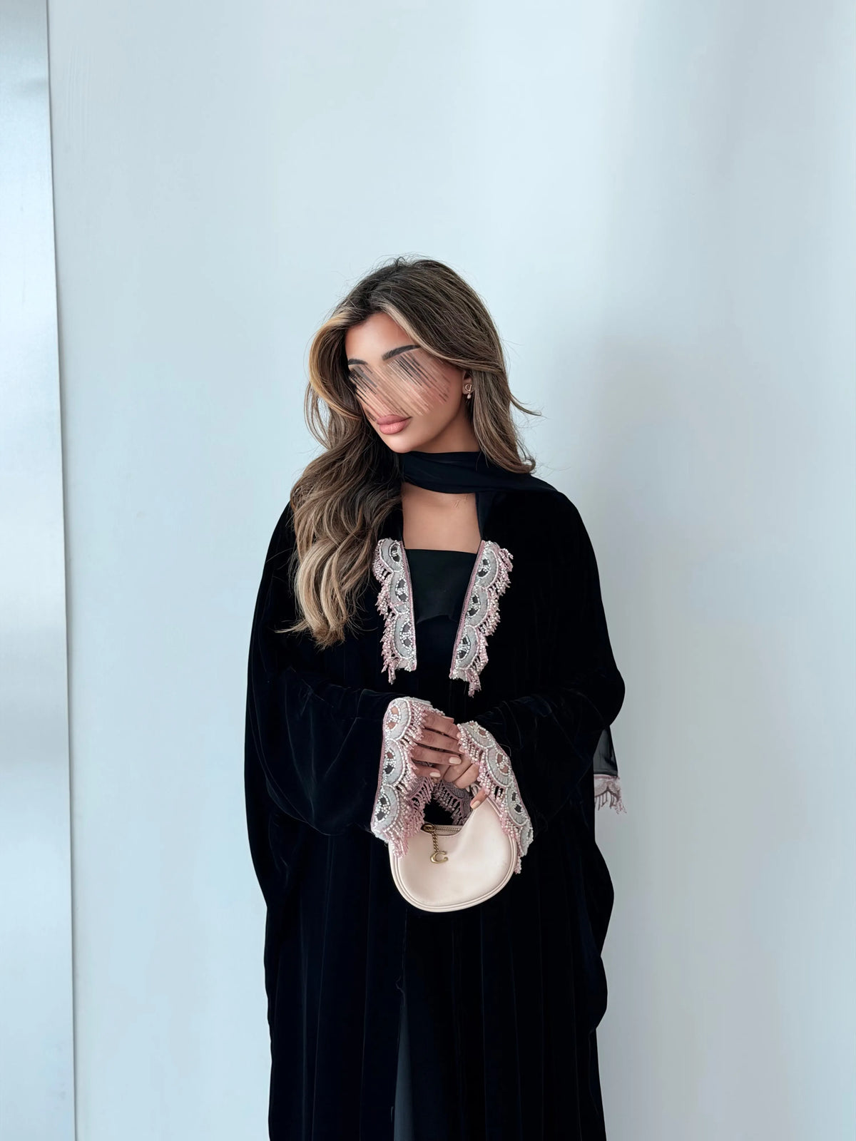 MWT5262 - مخمل اسود بتفاصيل آنوثية ناعمة و كمية محدودة - Aya