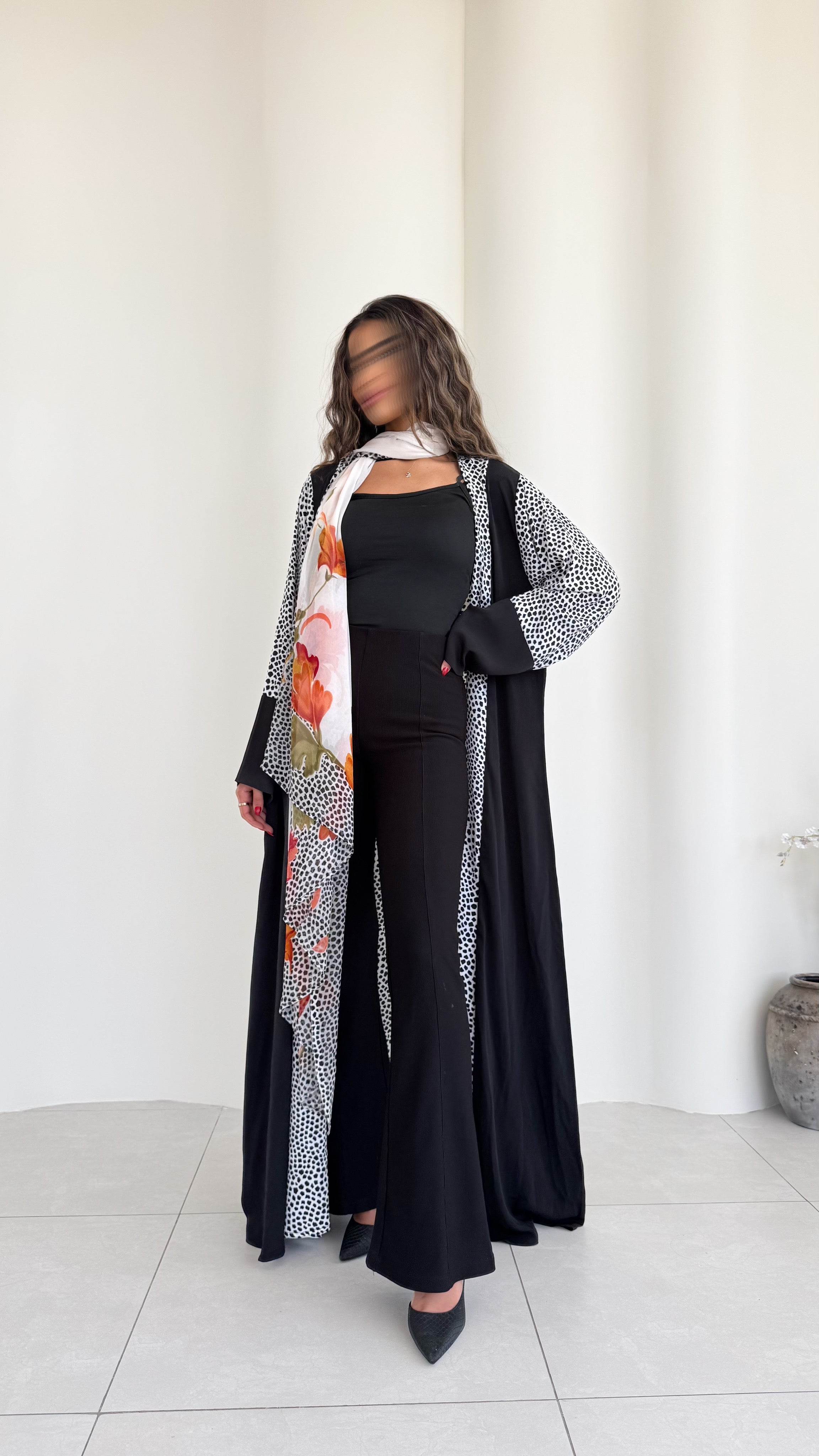 MWT341 - عباية  طباعة منقط ابيض واسود - Aya