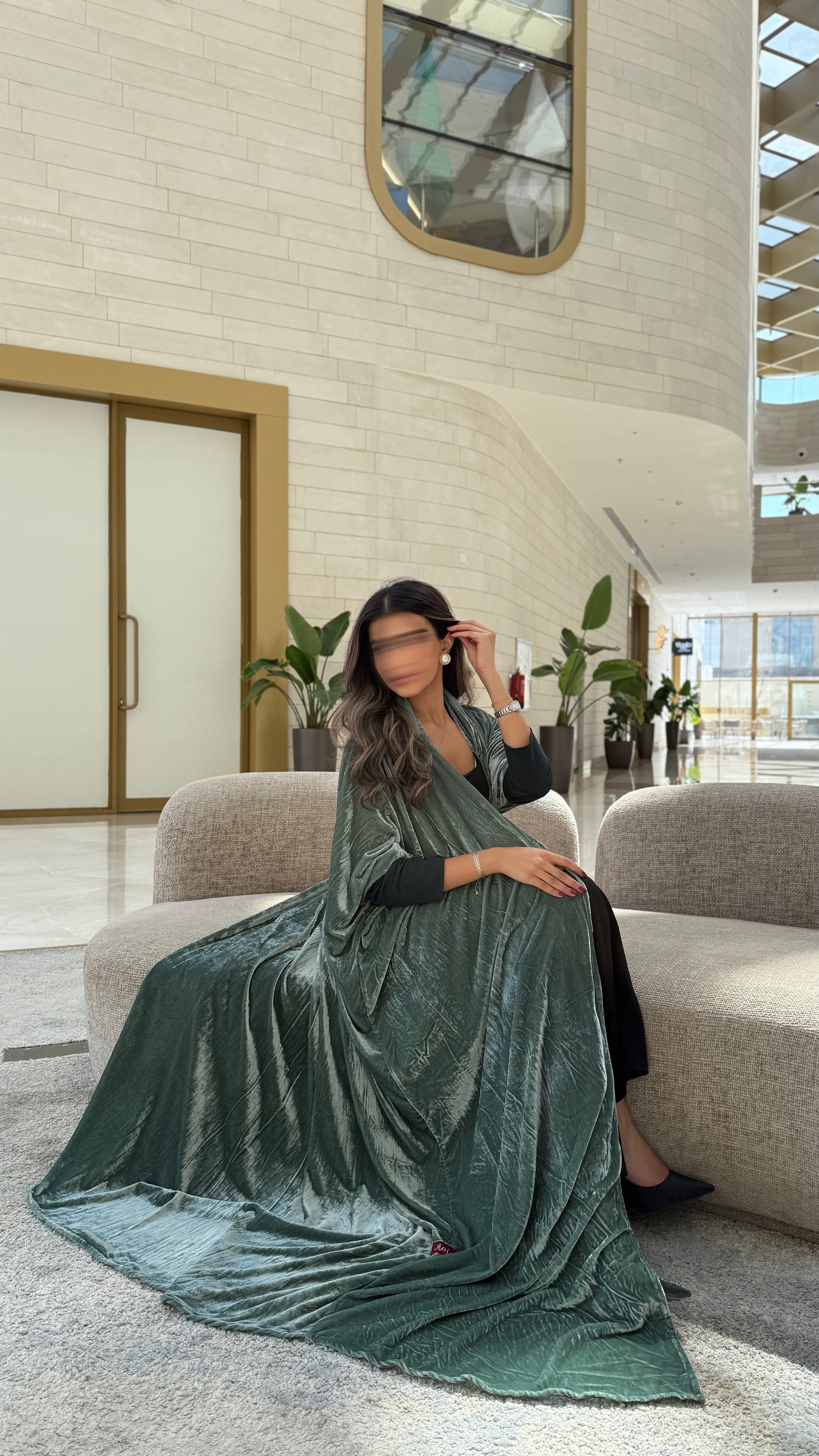 MWT564 - عباية مخمل زيتي فاتح مع أكمام استرتش - Aya