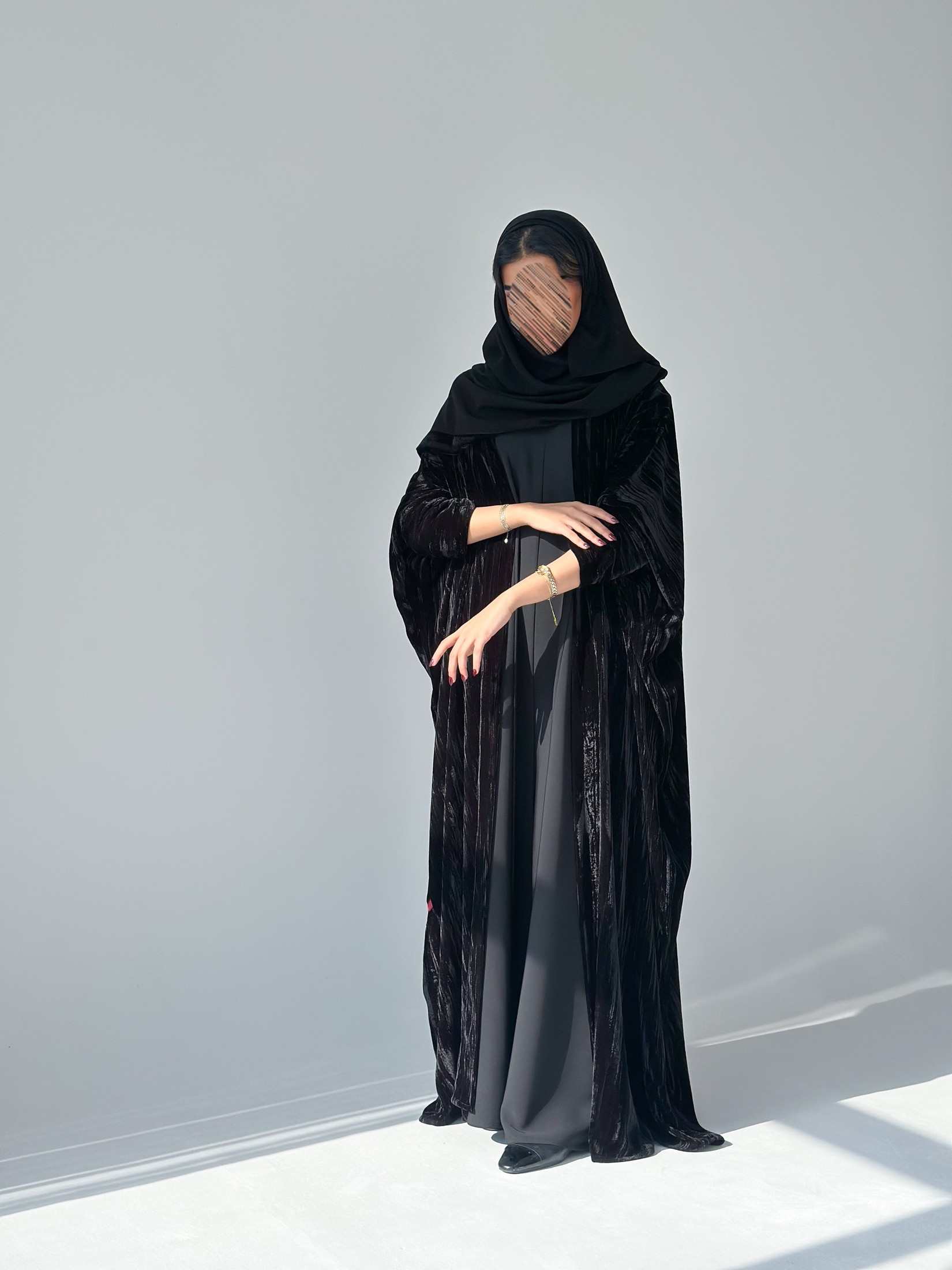 MW1886 - عباية مخمل مع فستان كريب - Aya