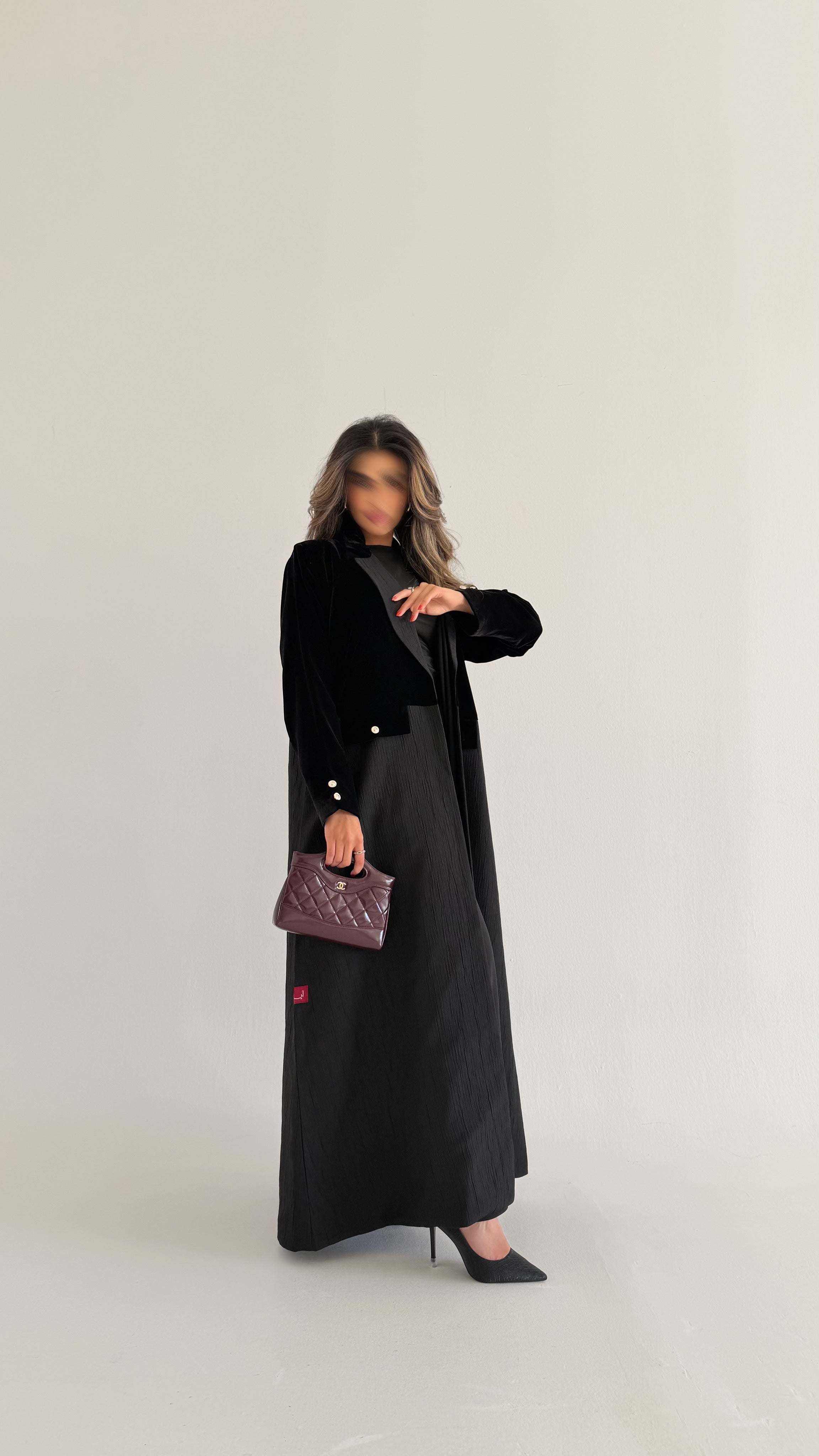 MWT573 - عباية جاكار مع مخمل بأزارير ذهبية