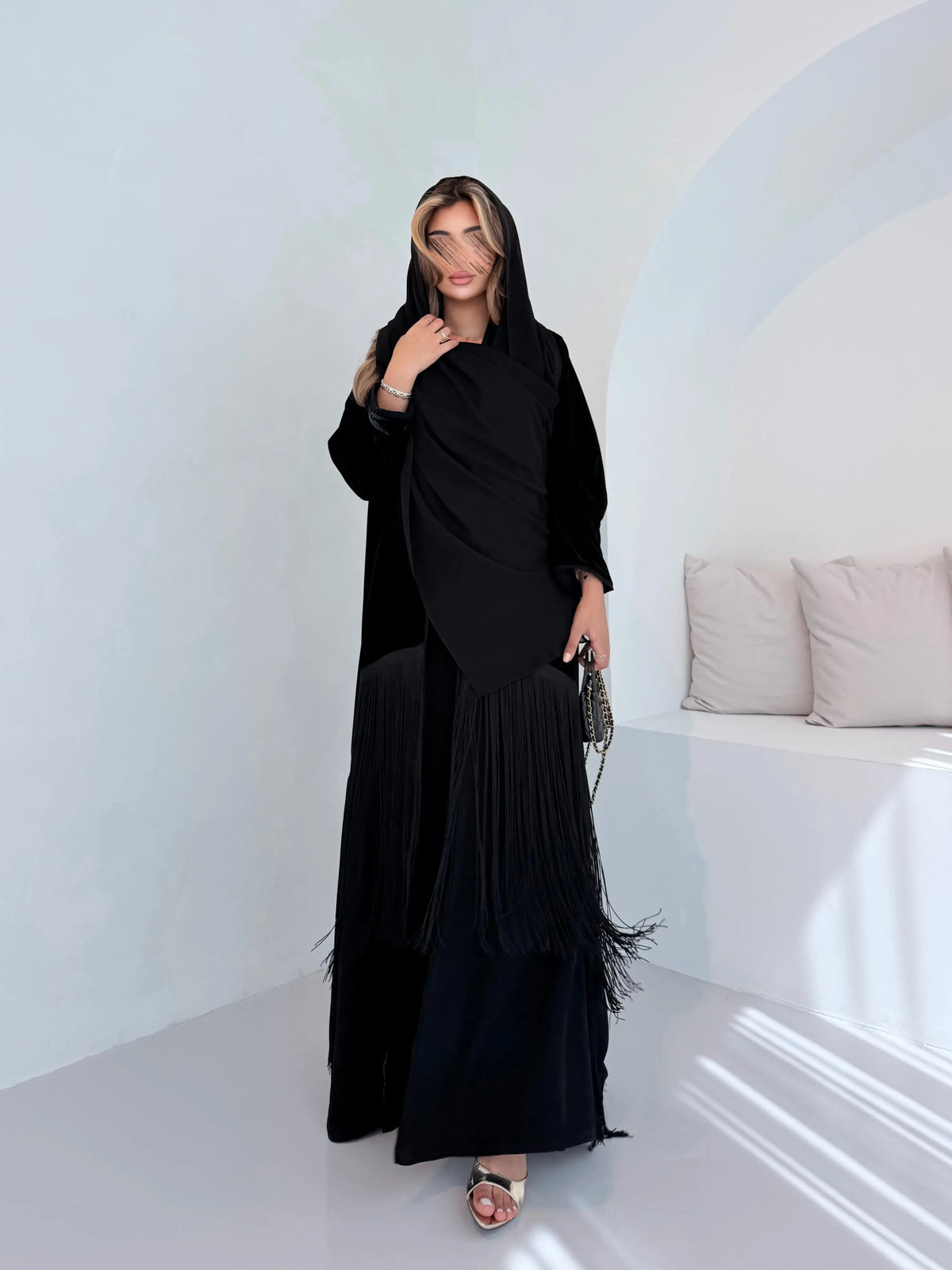 MWT5275 - عباية مخمل اسود مع هدب اسود اسفل العباية - Aya