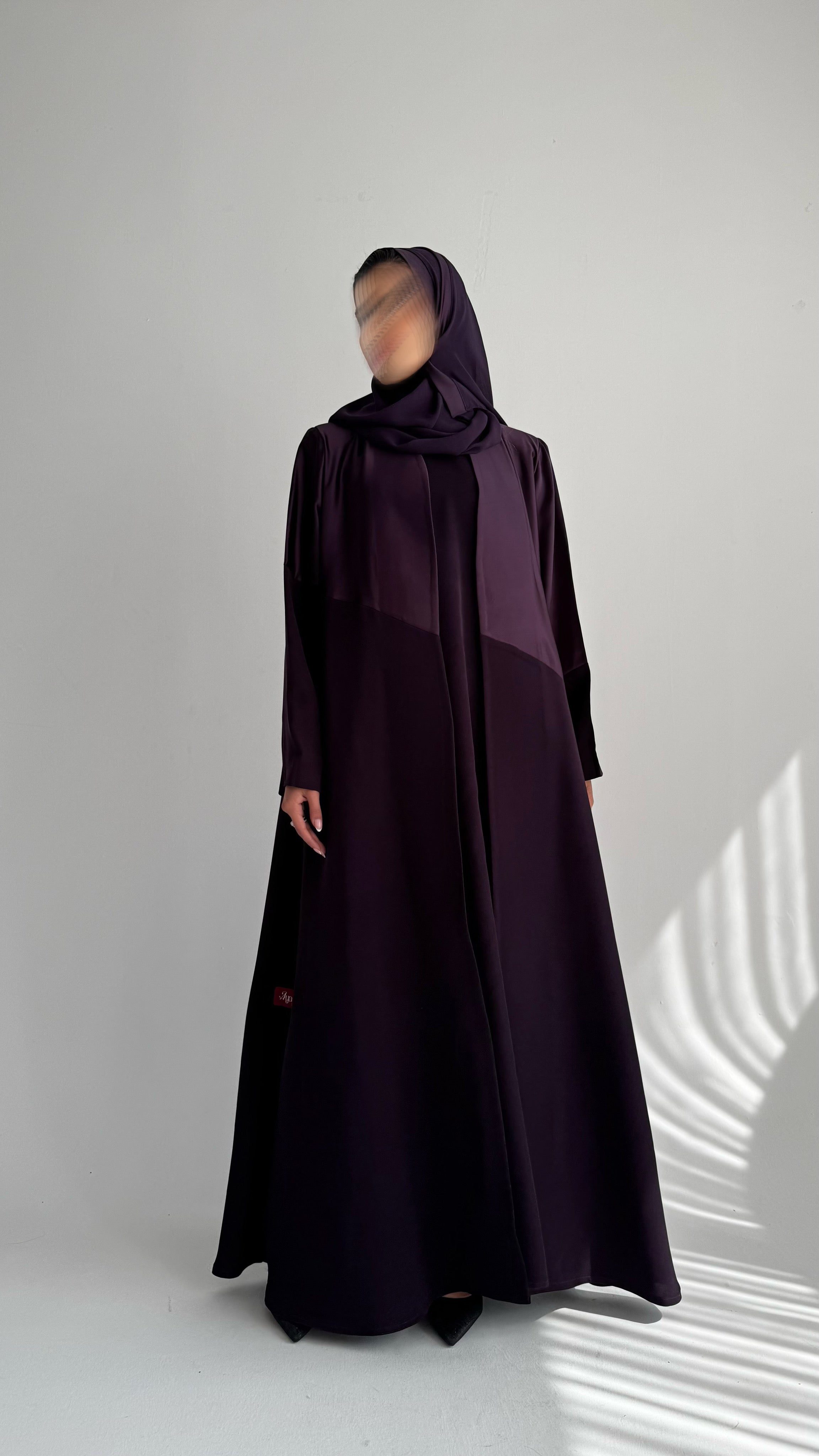 MWT693 - عباية موفي مع تدخيلة ساتان - Aya