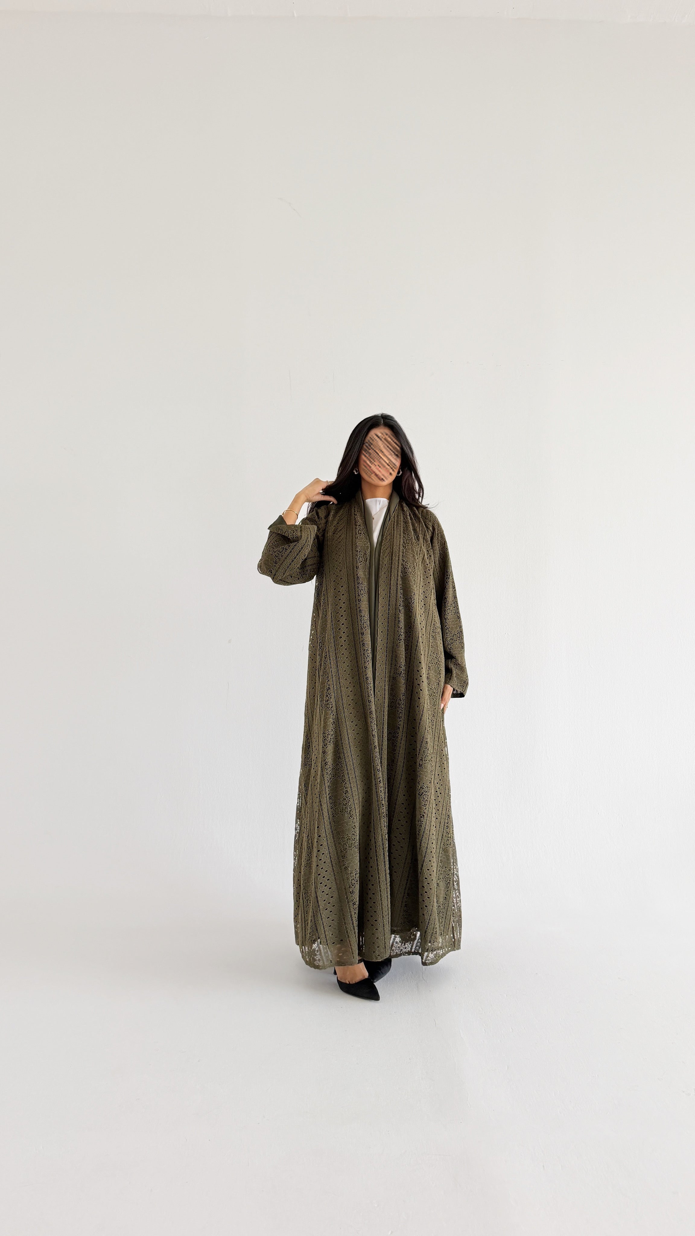 MW2157 -عباية دانتيل  مبطن نص كلوش راقيه وحصرية - Aya