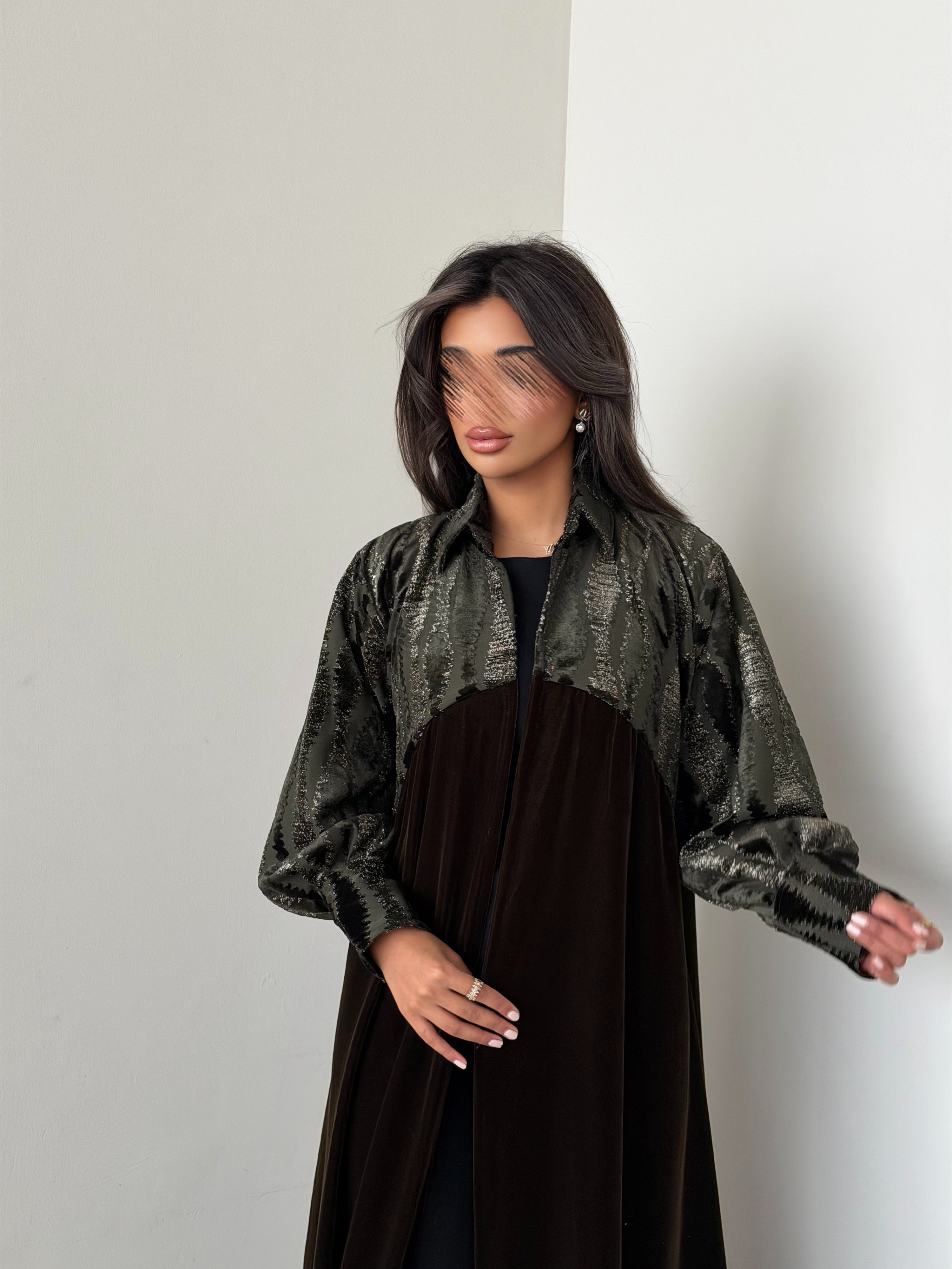 MW645 - Light Crepe Standing with Jacquard Half-Cloche