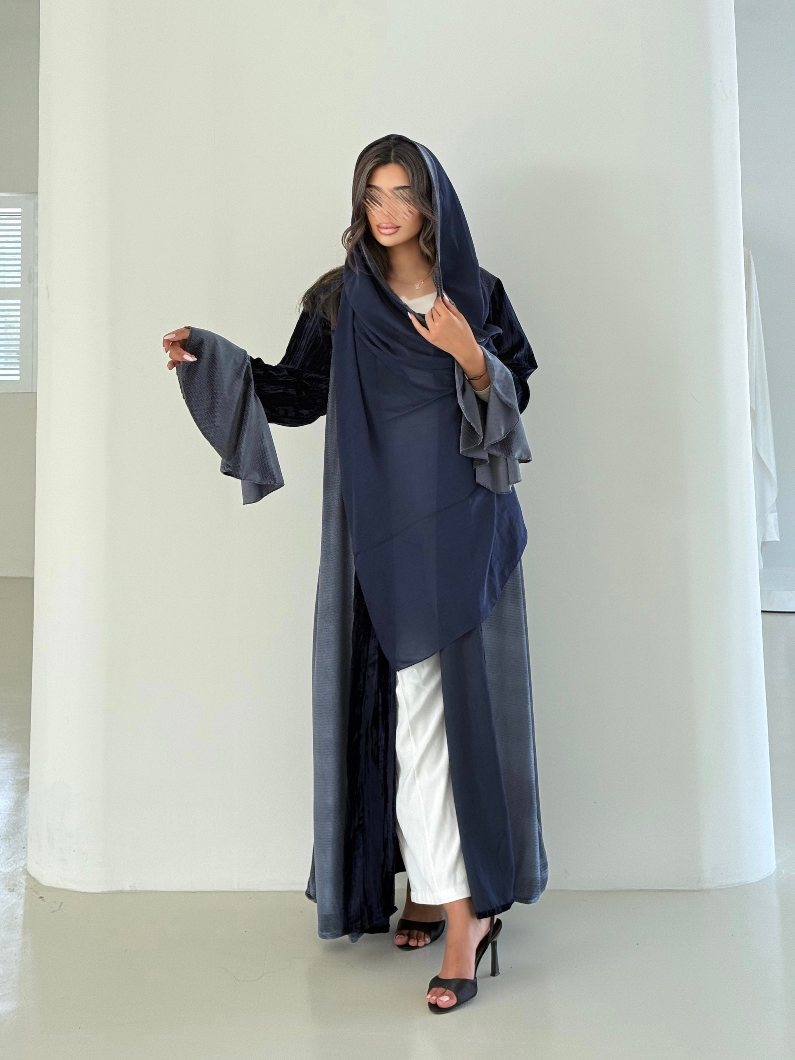 MW645 - Light Crepe Standing with Jacquard Half-Cloche