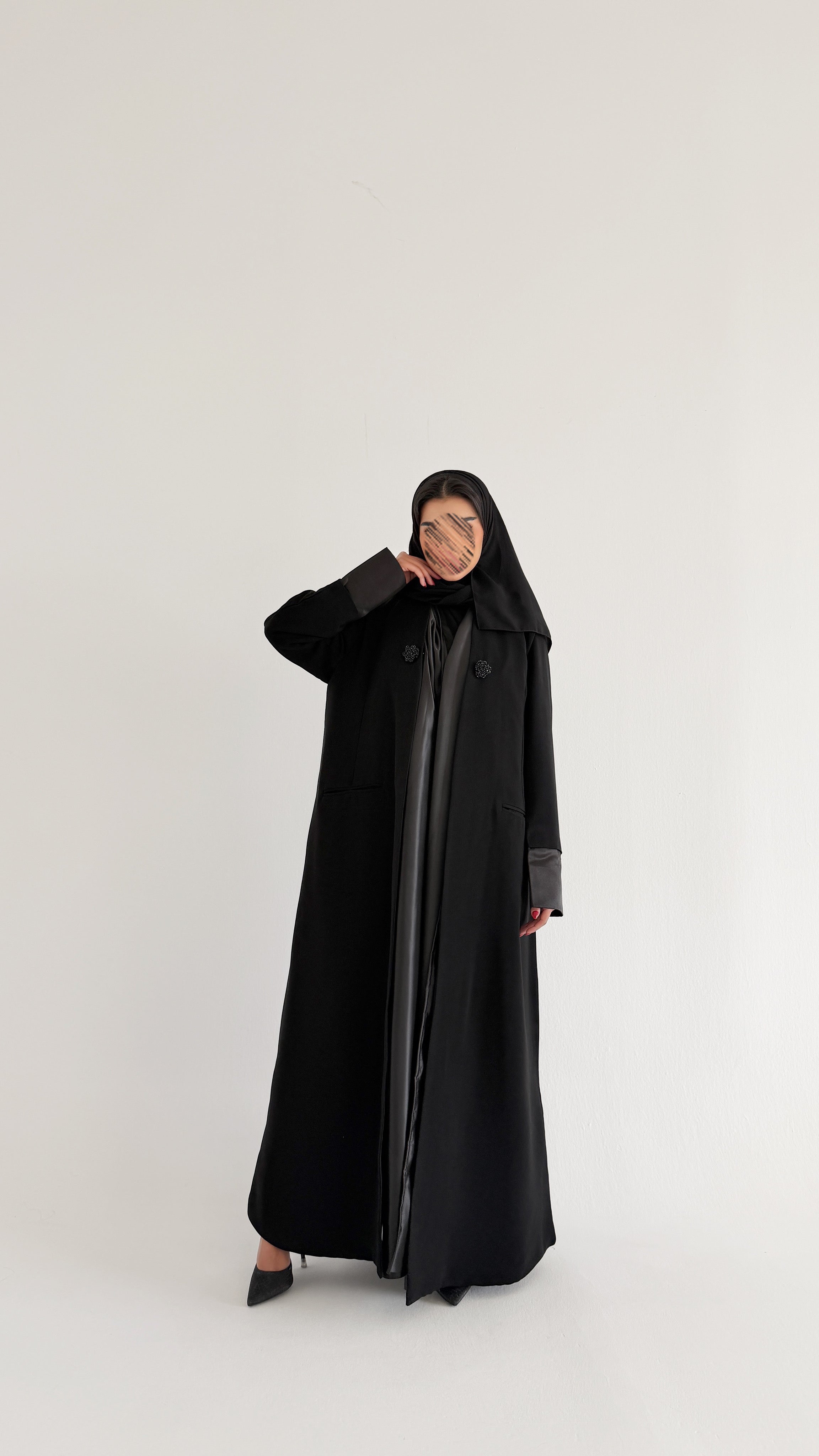 MW2032 - عبايه كوبرا مع تدخيلة قماش تفته واضافه تدخلية اكسوار - Aya