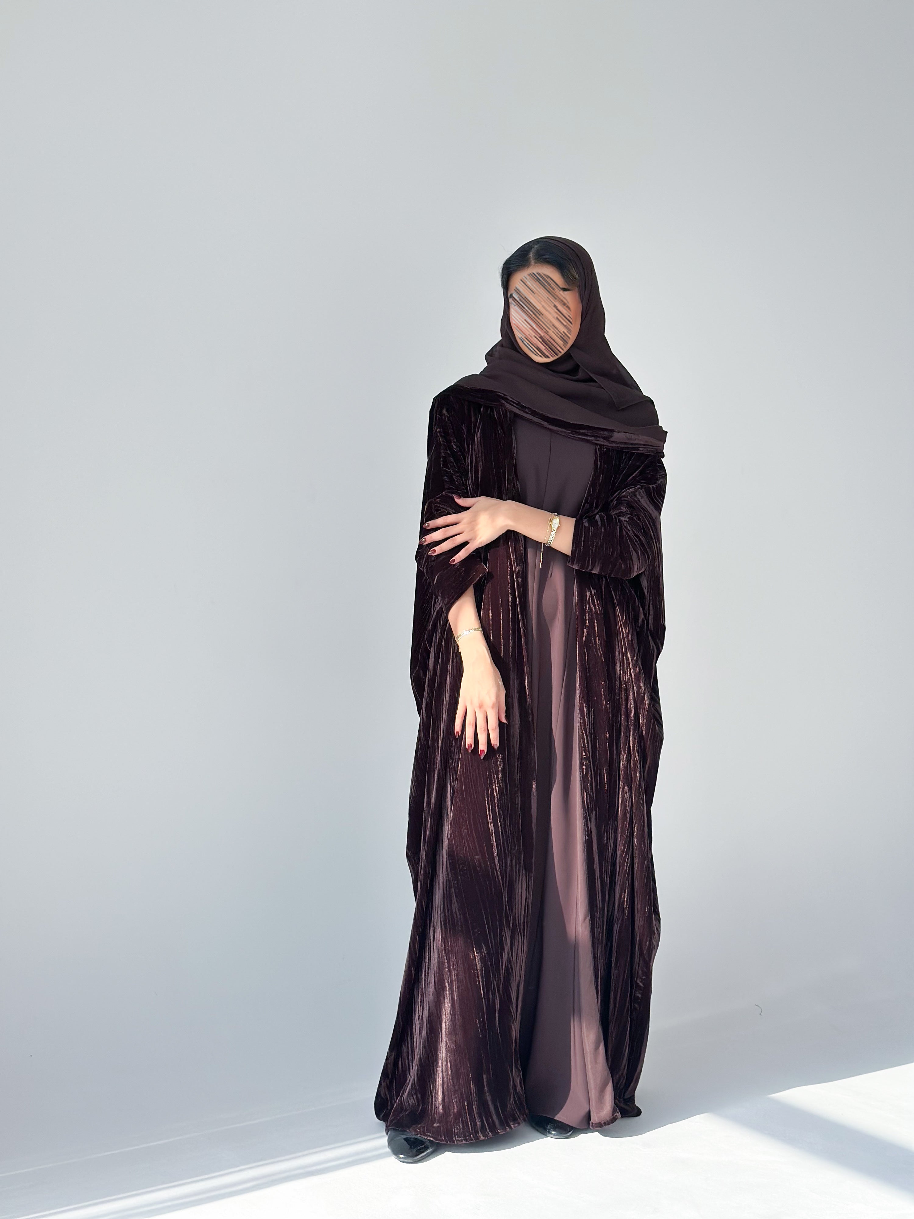 MW1889 - عباية مخمل مع فستان كريب