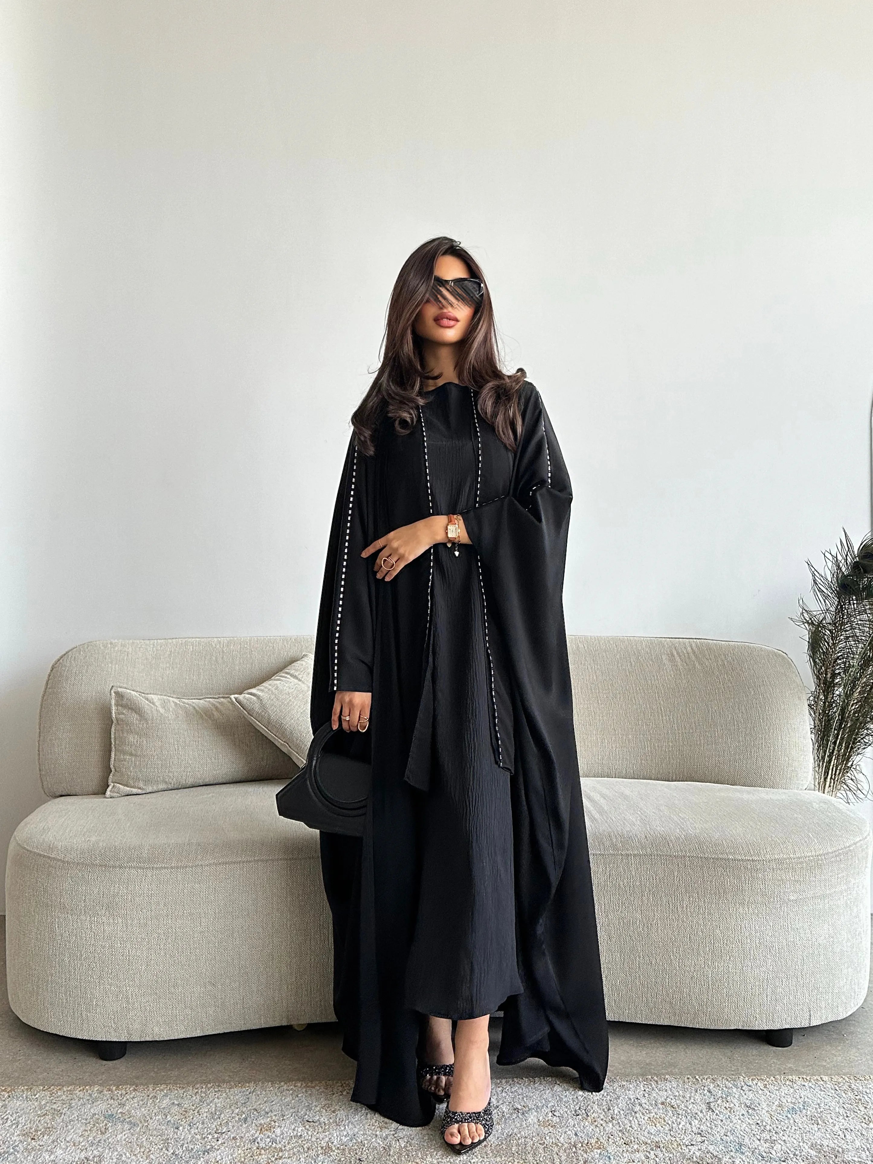MWT4392 - عباية تيك توك بشت بكريستال أسود - Aya