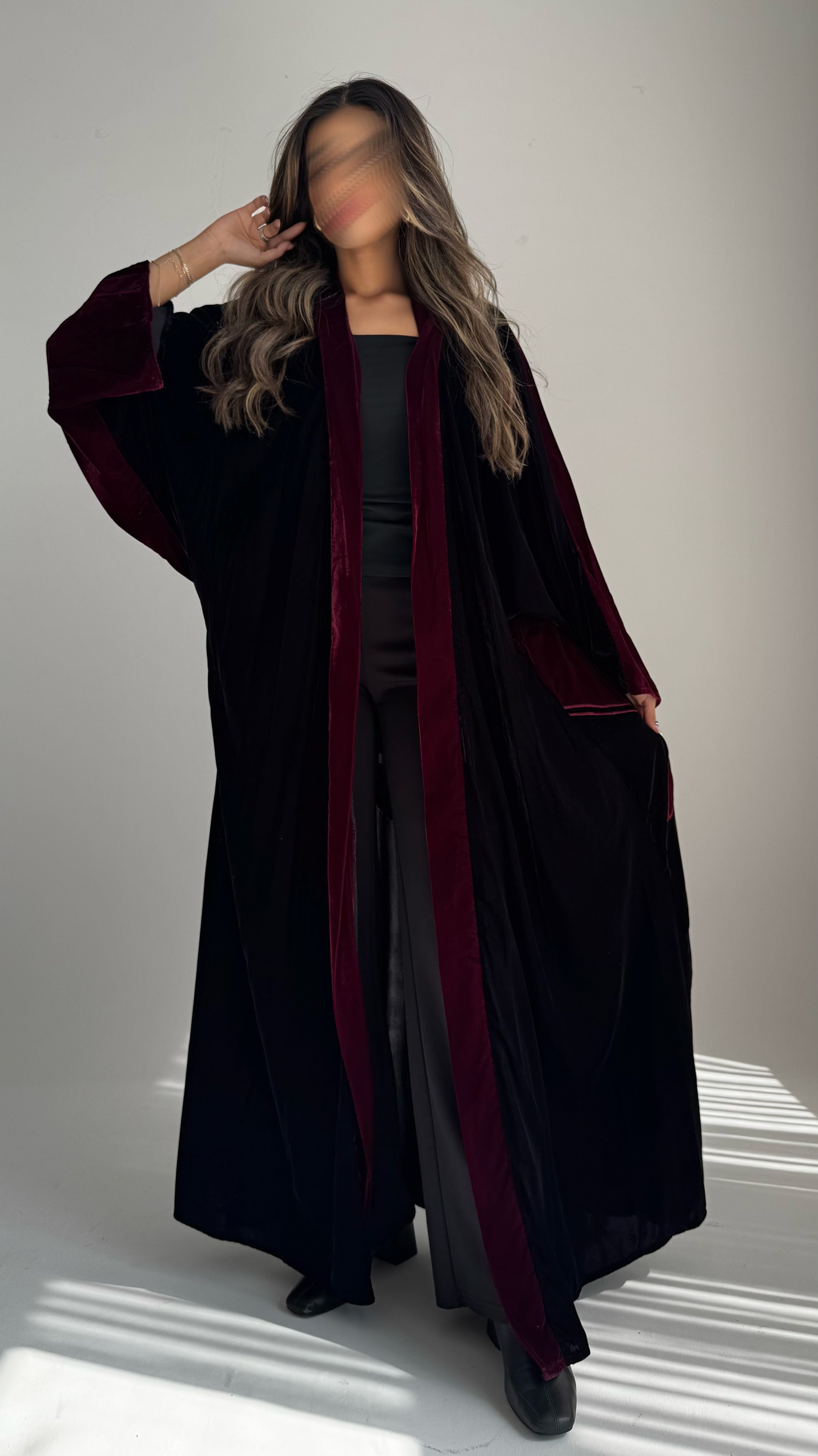 MW1753 - عباية اسود  مخمل مع اضافة تطريز يدوي - Aya