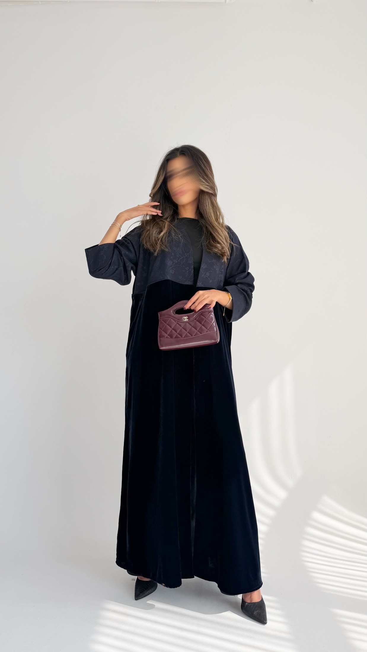 MWT881 -عباية مخمل مع تدخيلة جاكار - Aya