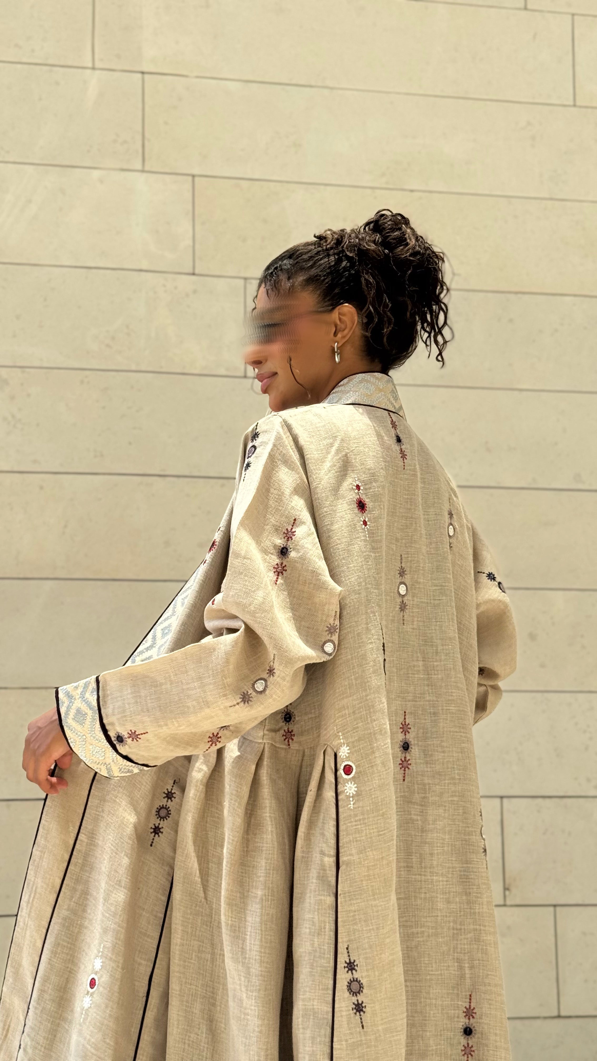 MW645 - Light Crepe Standing with Jacquard Half-Cloche