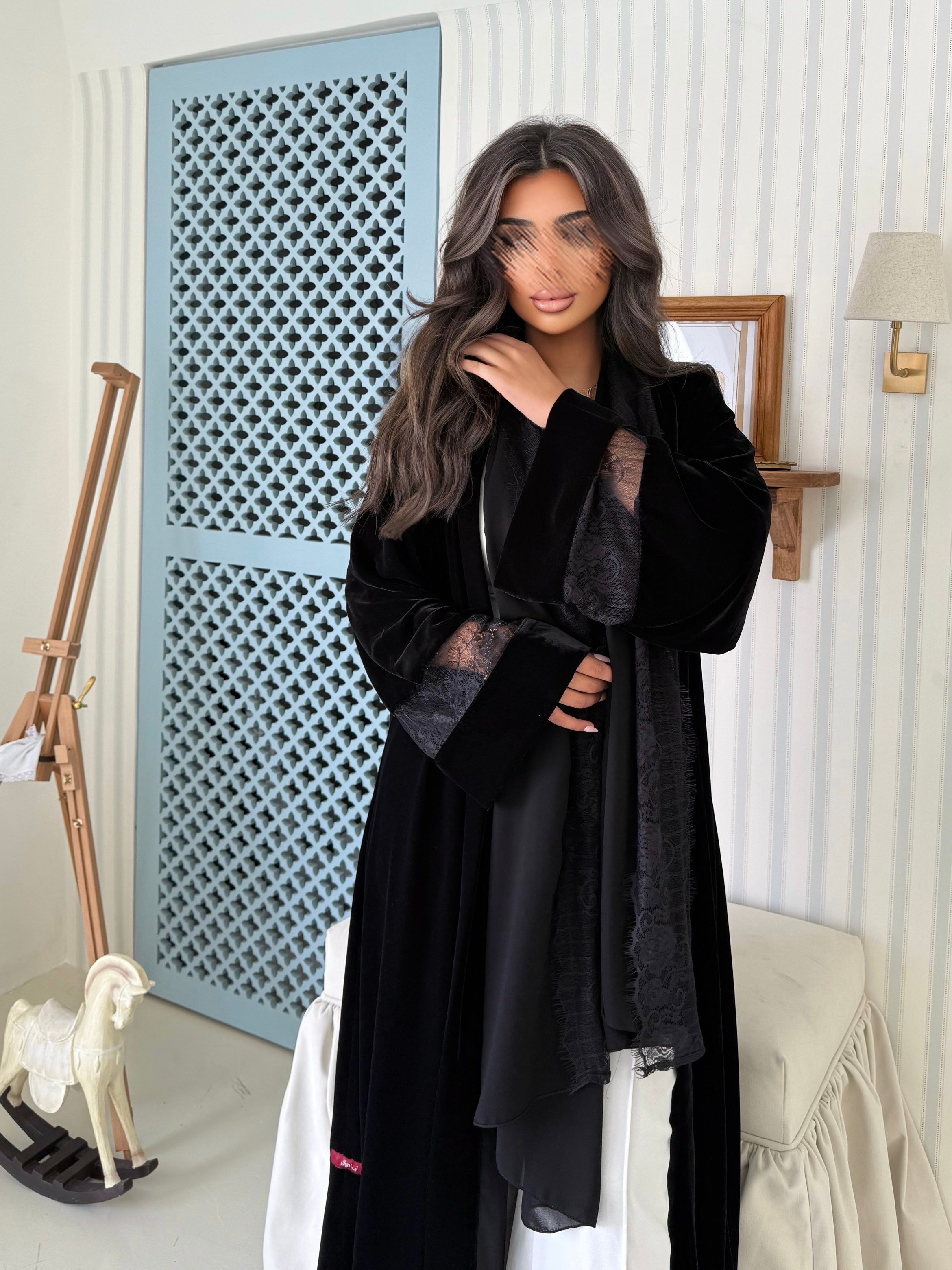 MW645 - Light Crepe Standing with Jacquard Half-Cloche