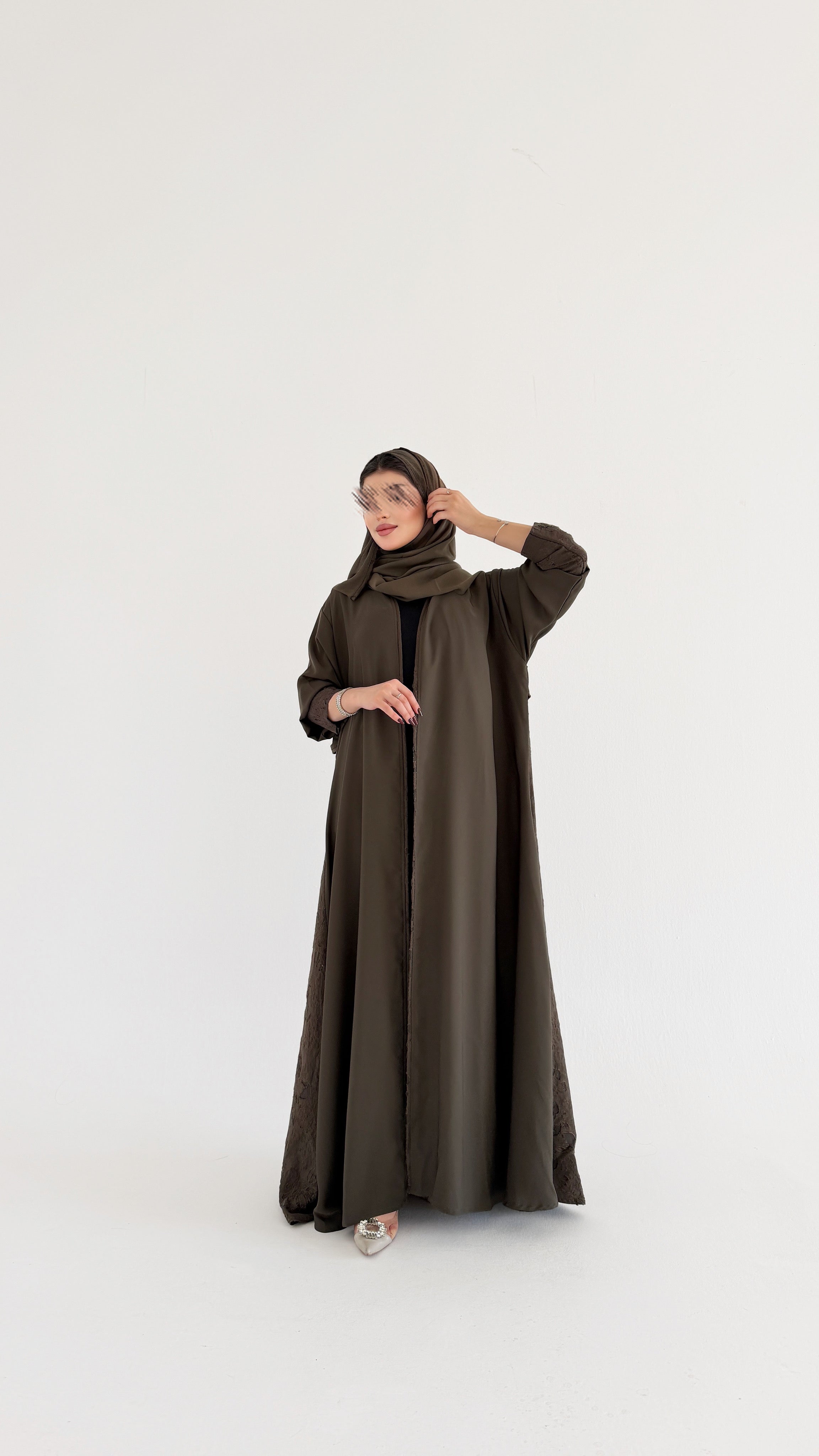 MWT1087 - عباية مع تدخيله مشجر |Abaya with floral inserts - Aya