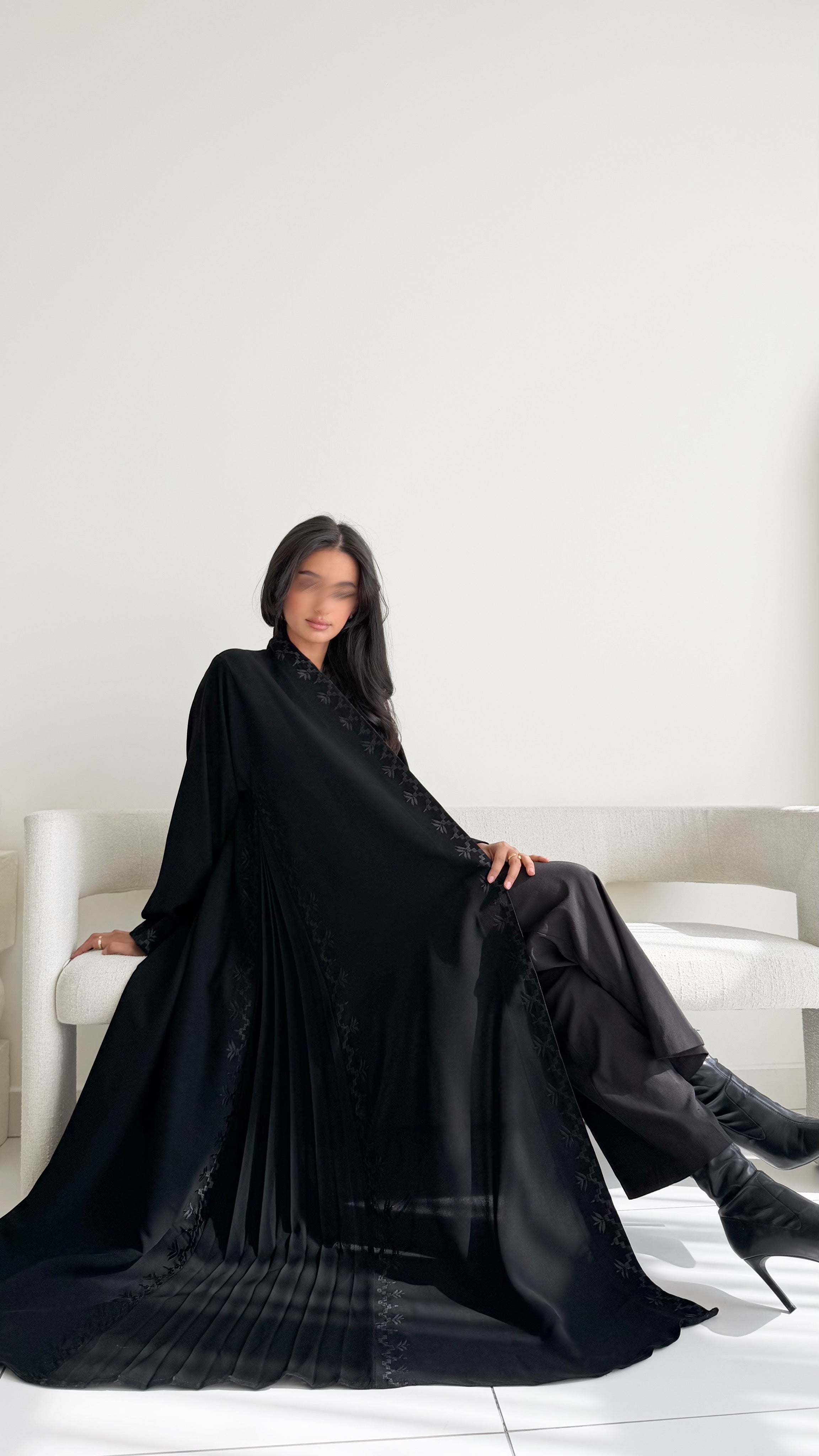 MW1813 - عباية السراميك الملكية بتفاصيل مطرزة