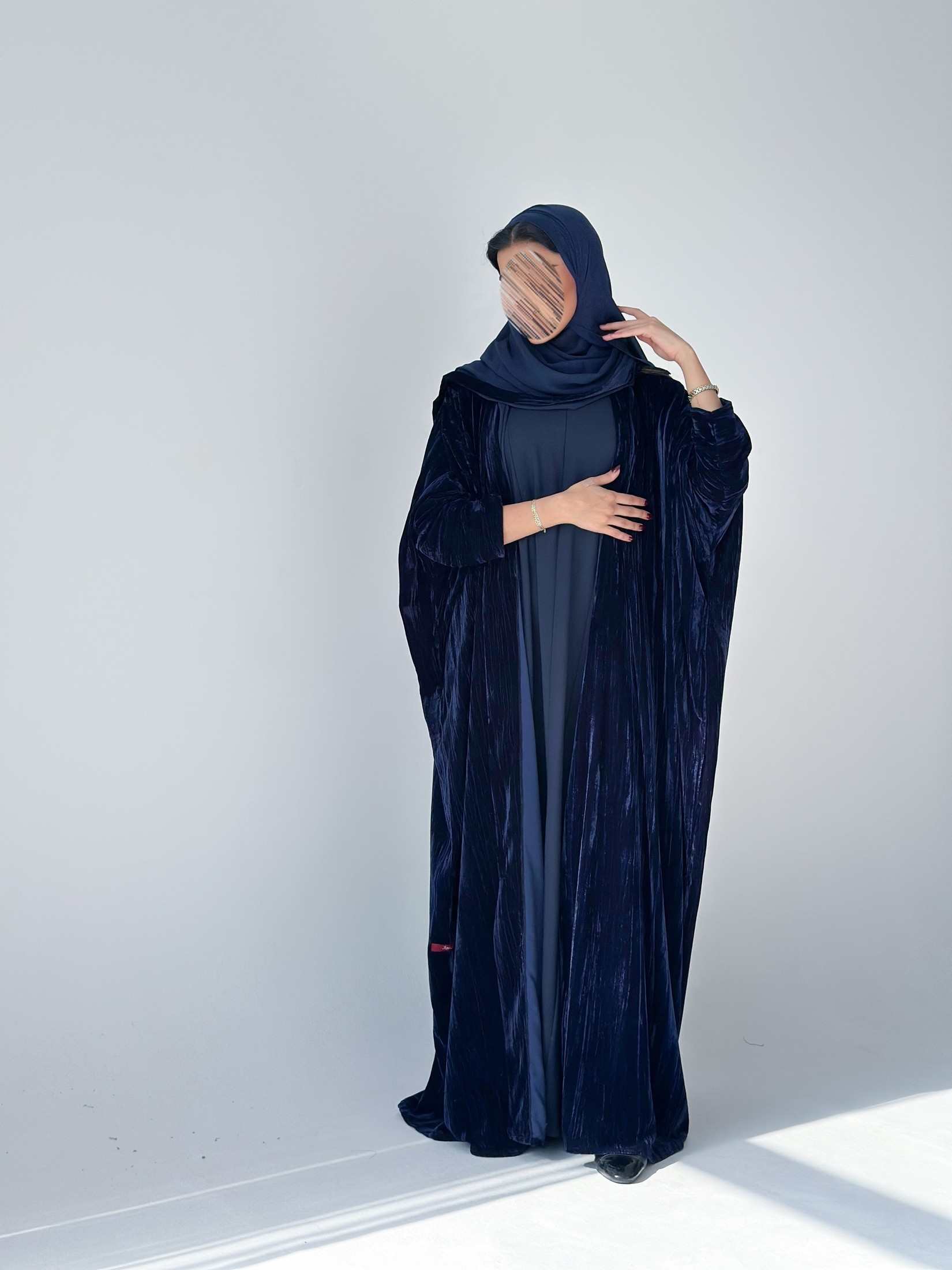 MW1887 - عباية مخمل مع فستان كريب - Aya