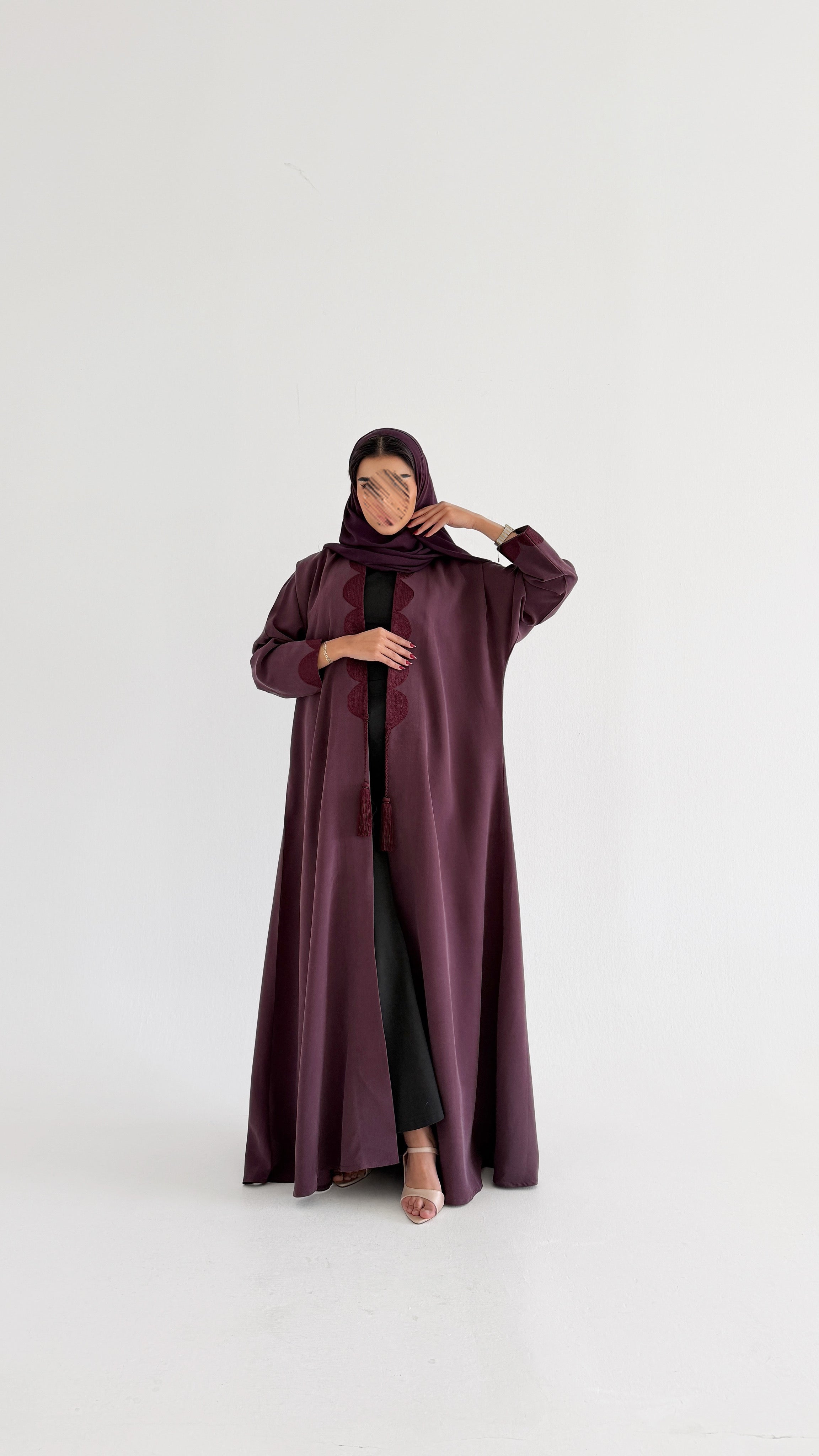 MWT1078 - عباية  بتطريز  بالامام - Aya