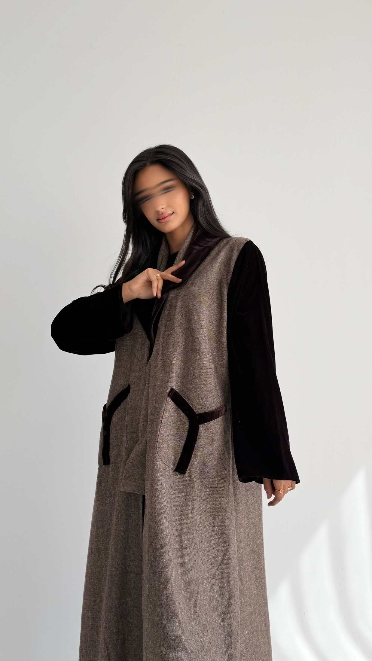 MWT818 - عباية مخمل  بتدخيلة لنن|Velvet Linen Blazer Abaya - Aya