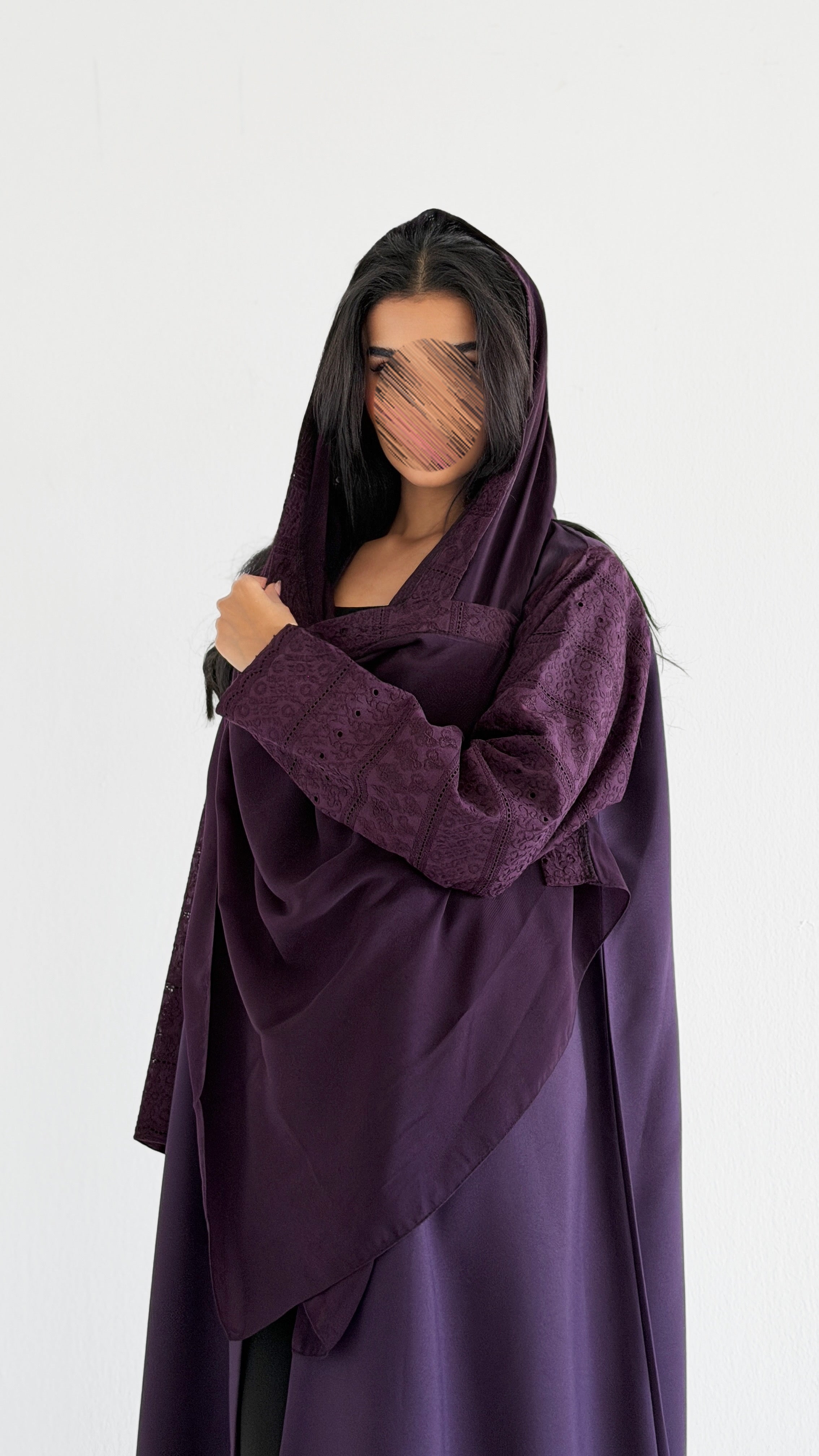 MWT1113 - عباية لنن مع  تدخيلة ركامة بالاكمام - Aya