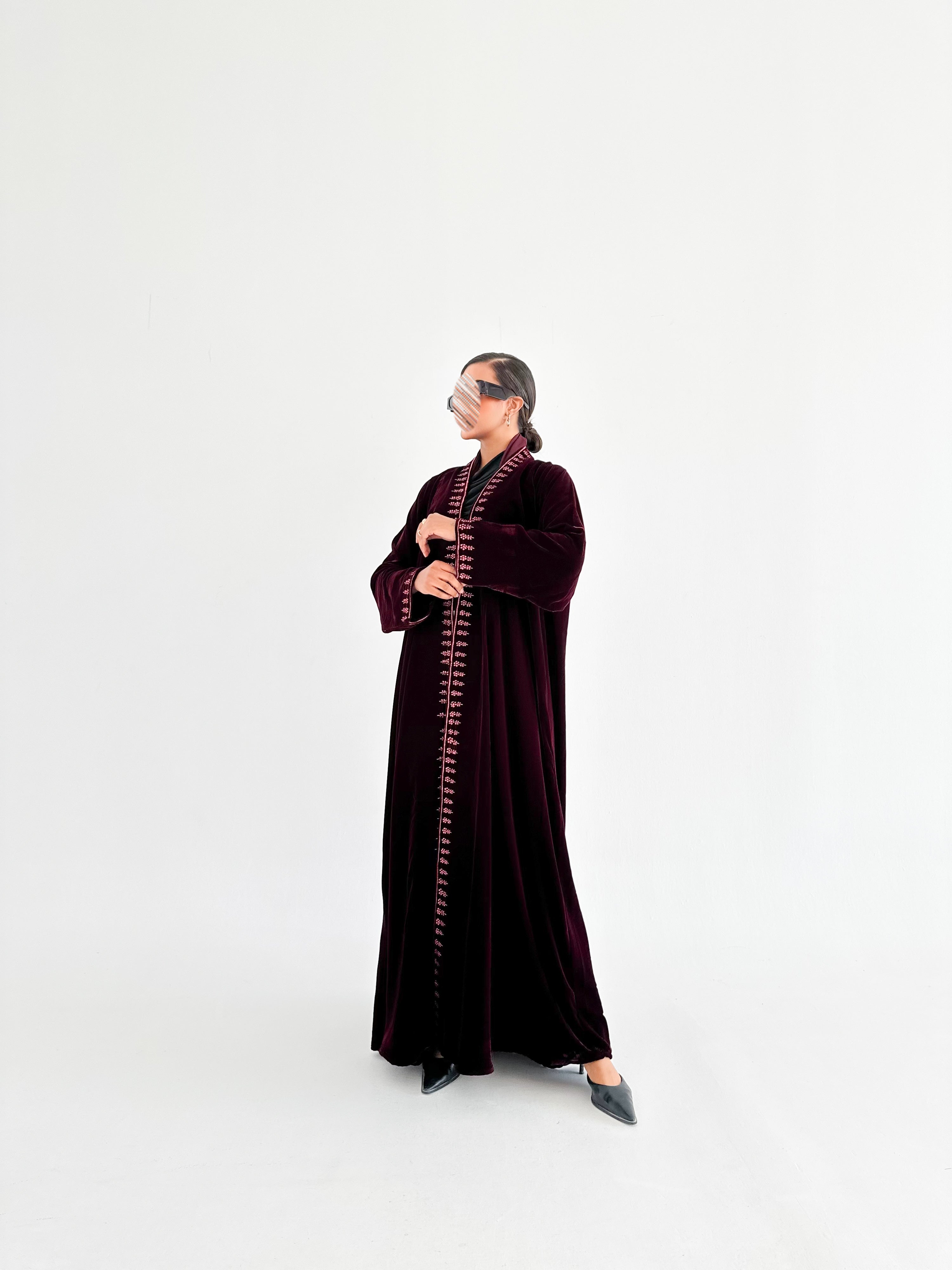 MWT675 - عباية مخمل عنابي مع تطريز بالامام والاكمام