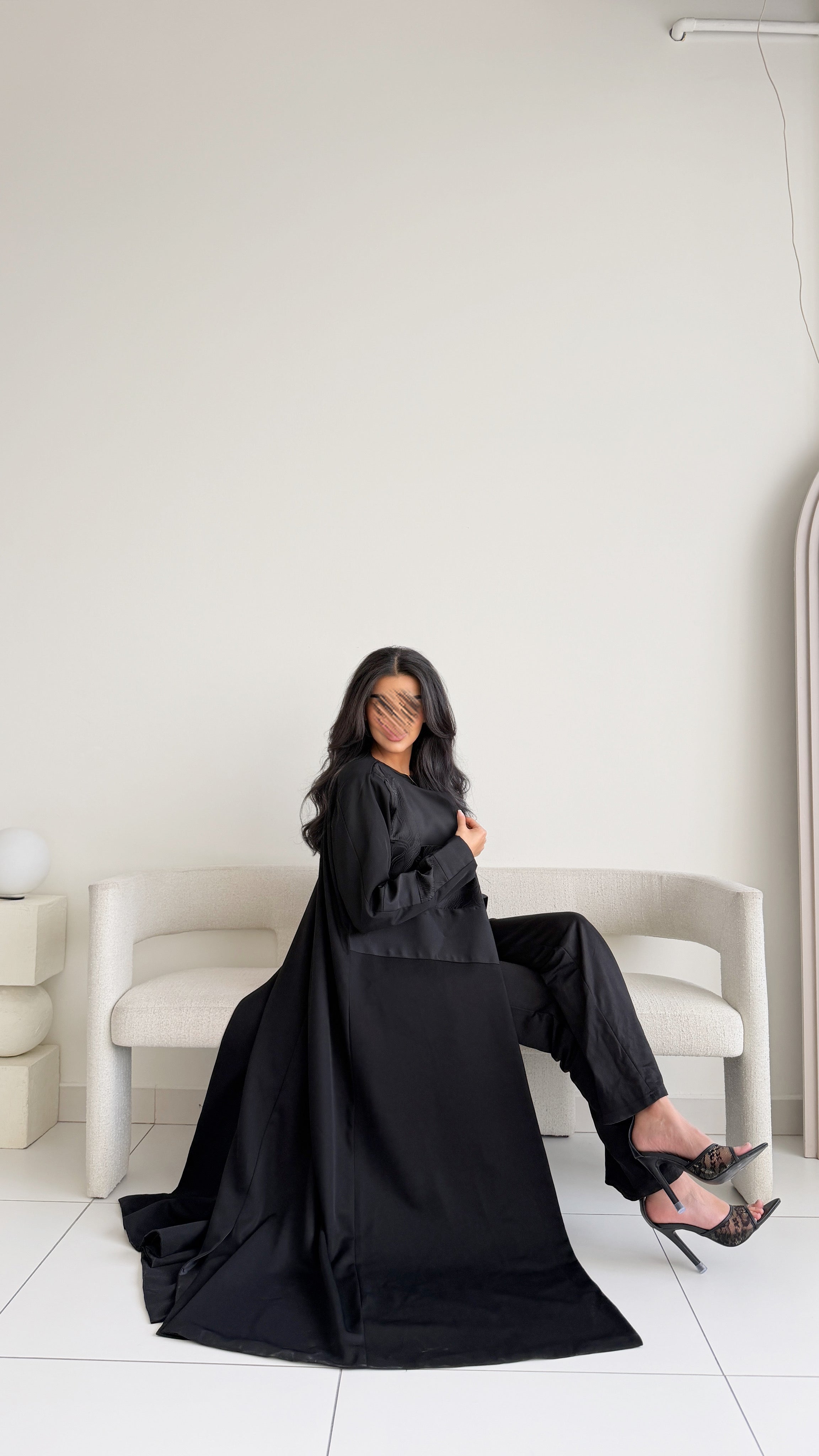 MW2041 - عباية بليزر مع اضافه ثلاثة خامات ليعطي طابع الاناقة - Aya