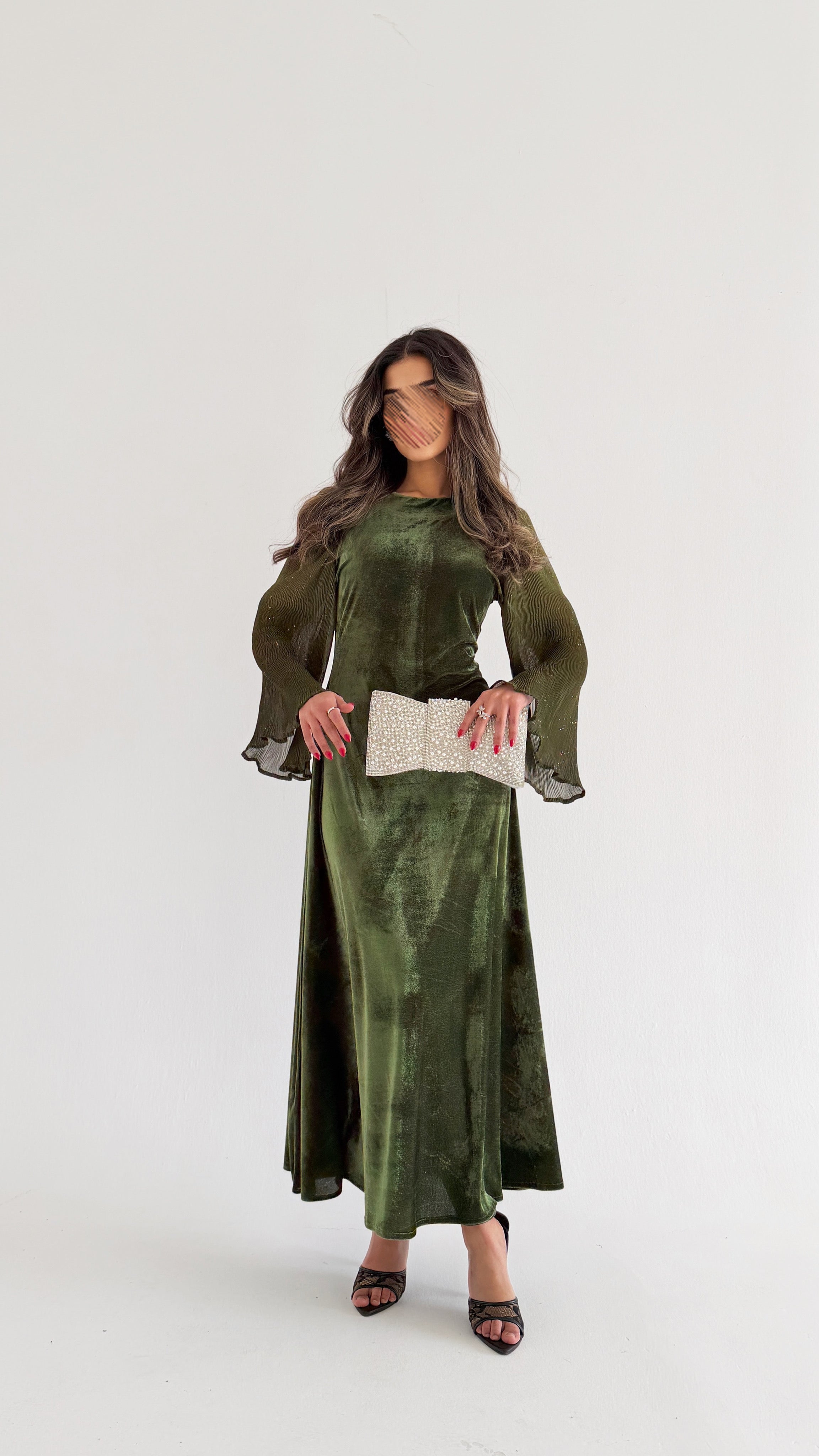 MWJ009 - جلابية مخمل راقية بتفاصيل شيفون أومبري فاخرة على الأكمام - Aya