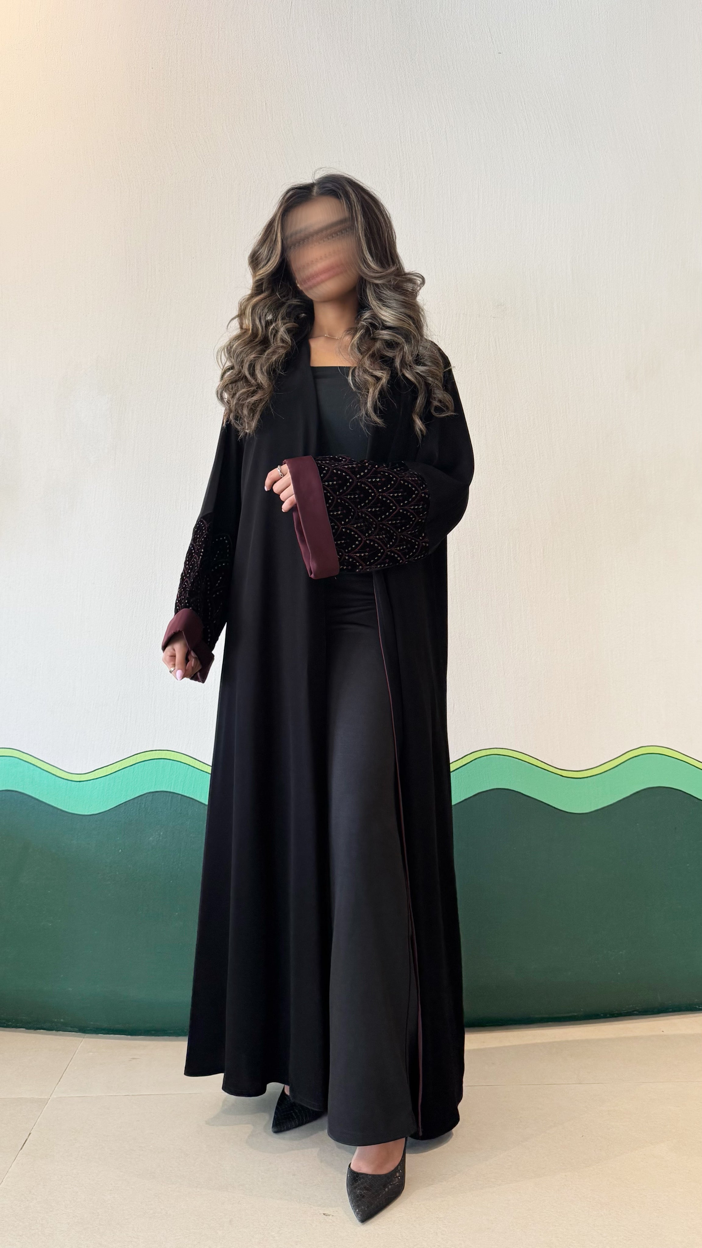 MW645 - Light Crepe Standing with Jacquard Half-Cloche