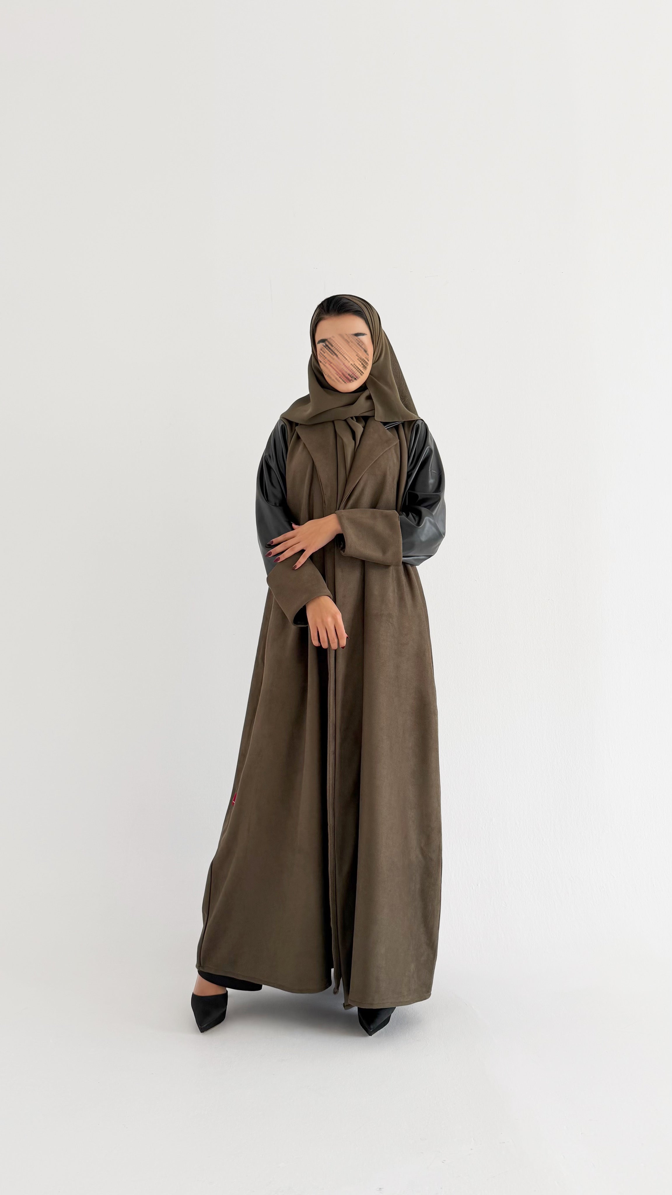 MWT670 - عباية شامواه مع تدخيلة جلد - Aya